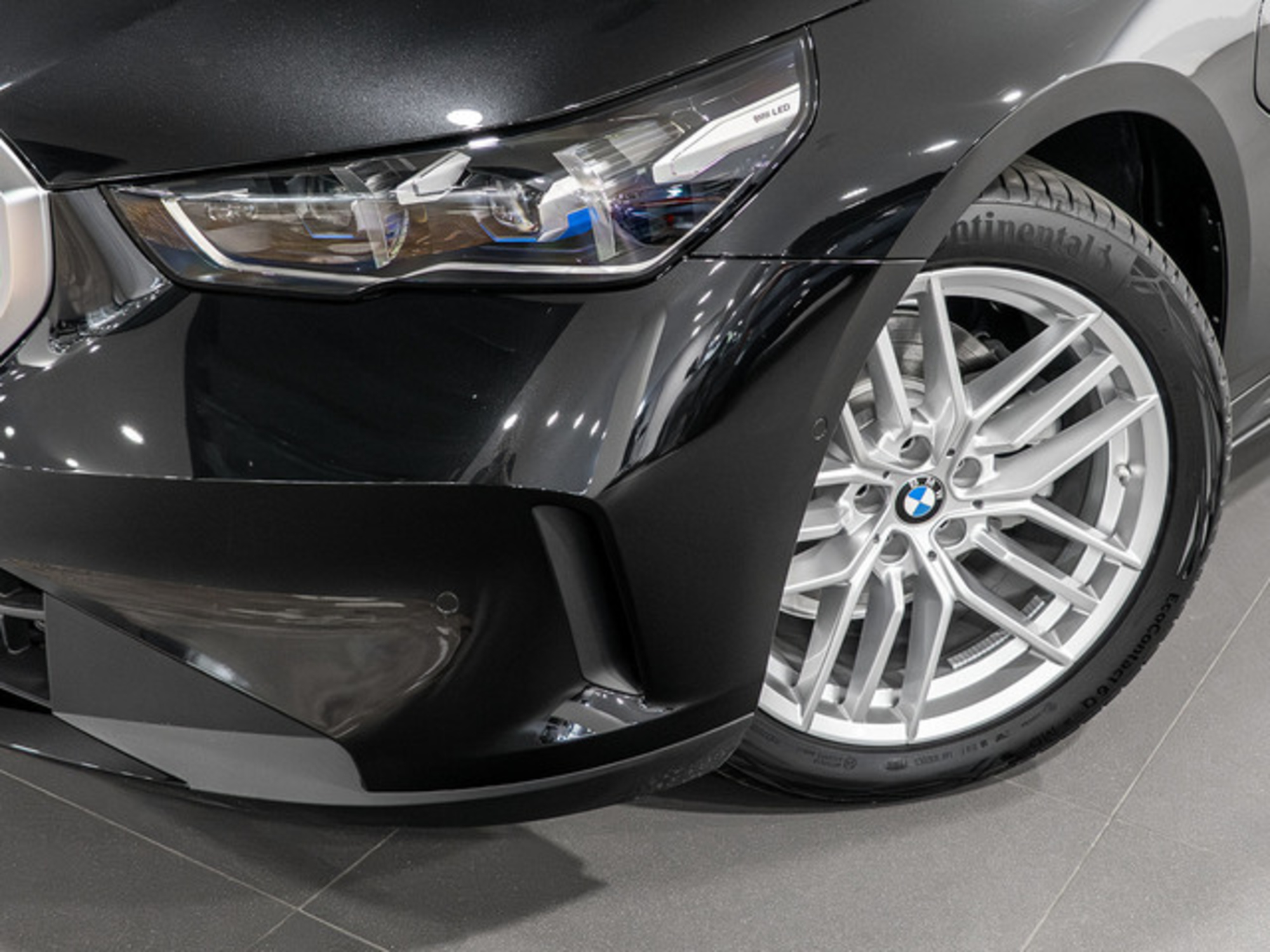 Renting BMW Serie 5 530e 220 kW (299 CV) 3