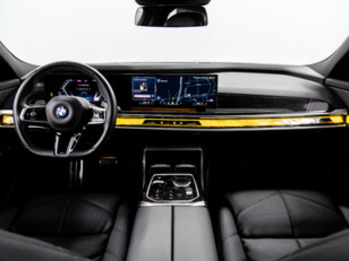 Renting BMW Serie 7 740d xDrive 220 kW (299 CV) 1 1