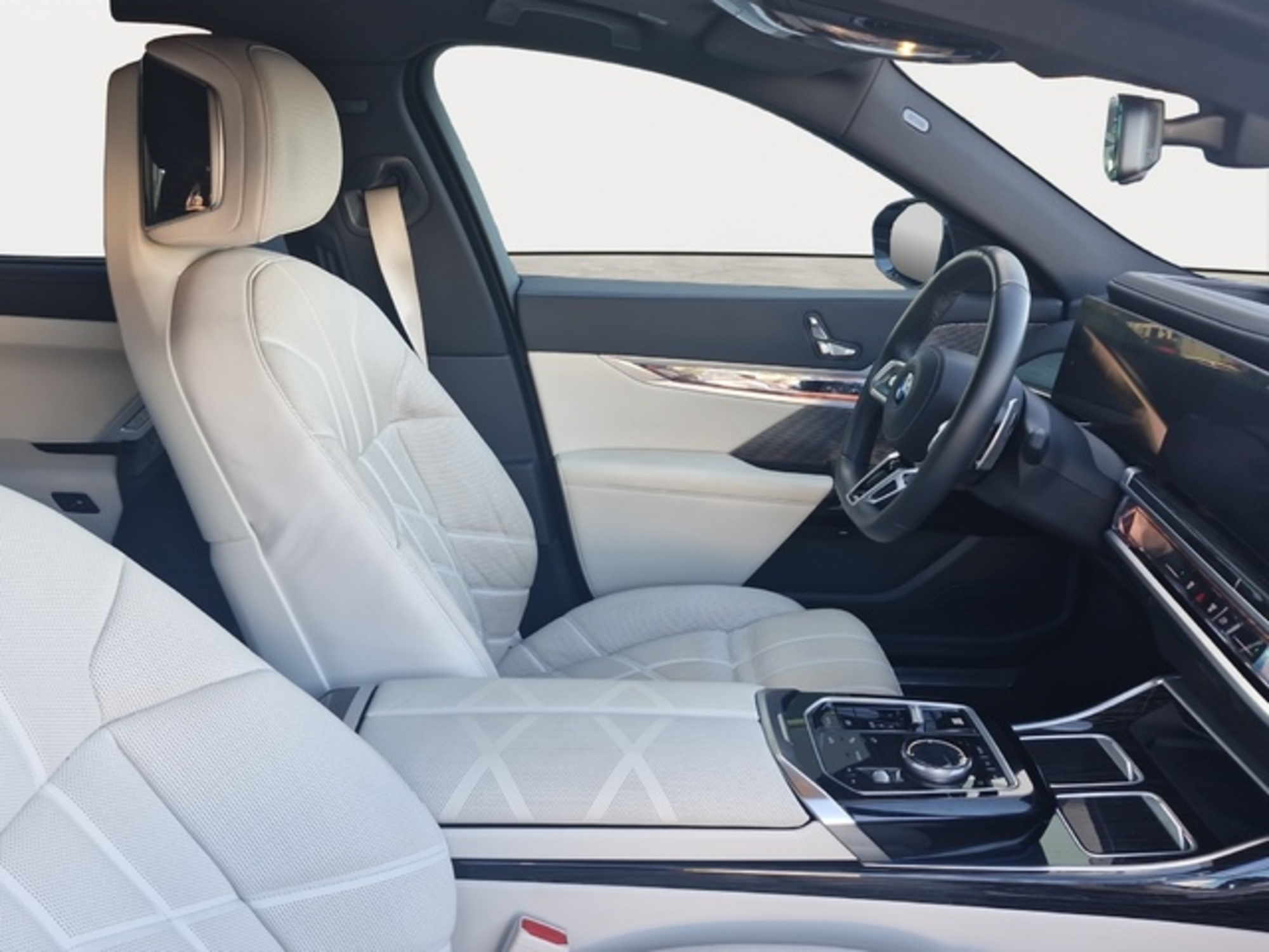 Renting BMW Serie 7 740d xDrive 220 kW (299 CV) 4