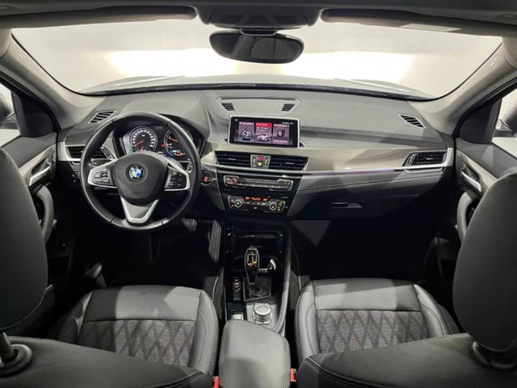 Renting BMW X1 sDrive18d 110 kW (150 CV) 3 6
