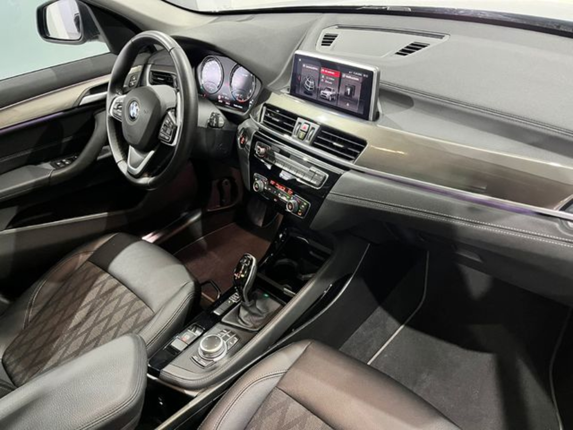 Renting BMW X1 sDrive18d 110 kW (150 CV) 3 6