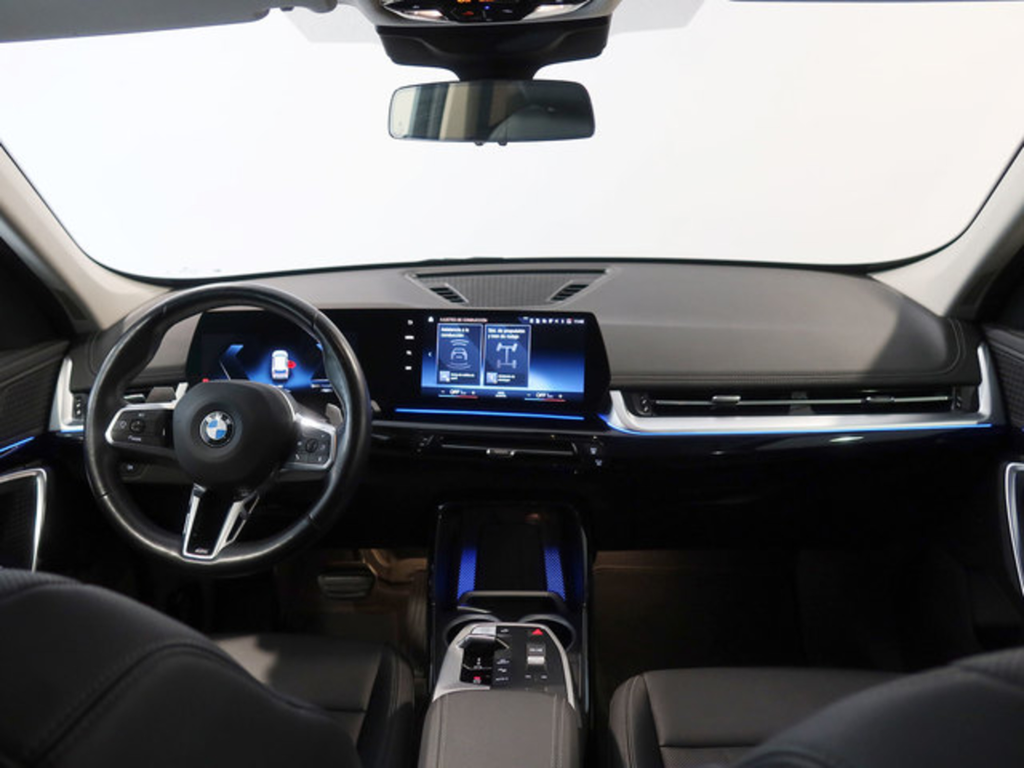 Renting BMW X1 sDrive18d 110 kW (150 CV) 3 8