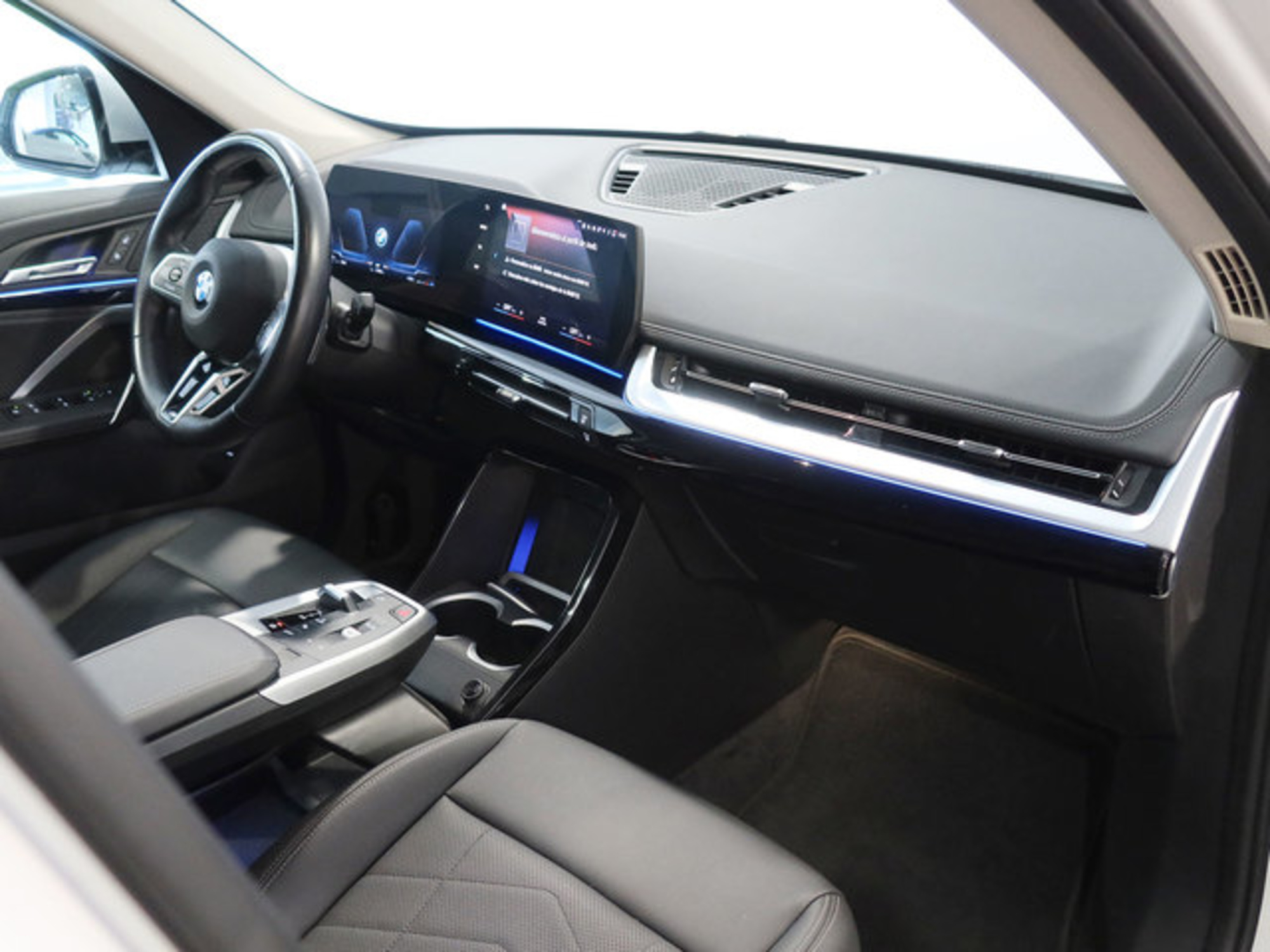 Renting BMW X1 sDrive18d 110 kW (150 CV) 3 8