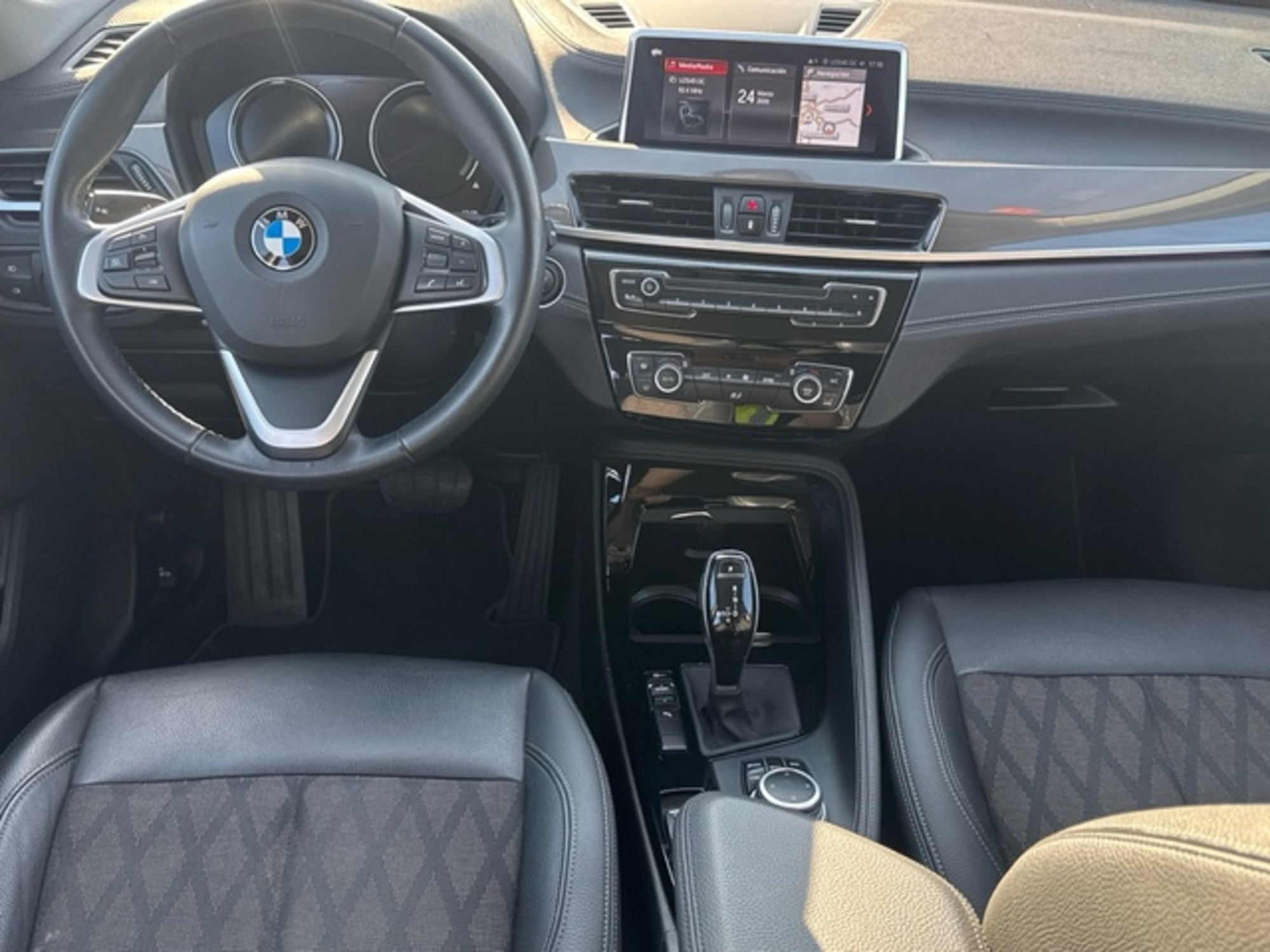 Renting BMW X1 sDrive18d 110 kW (150 CV) 6 32