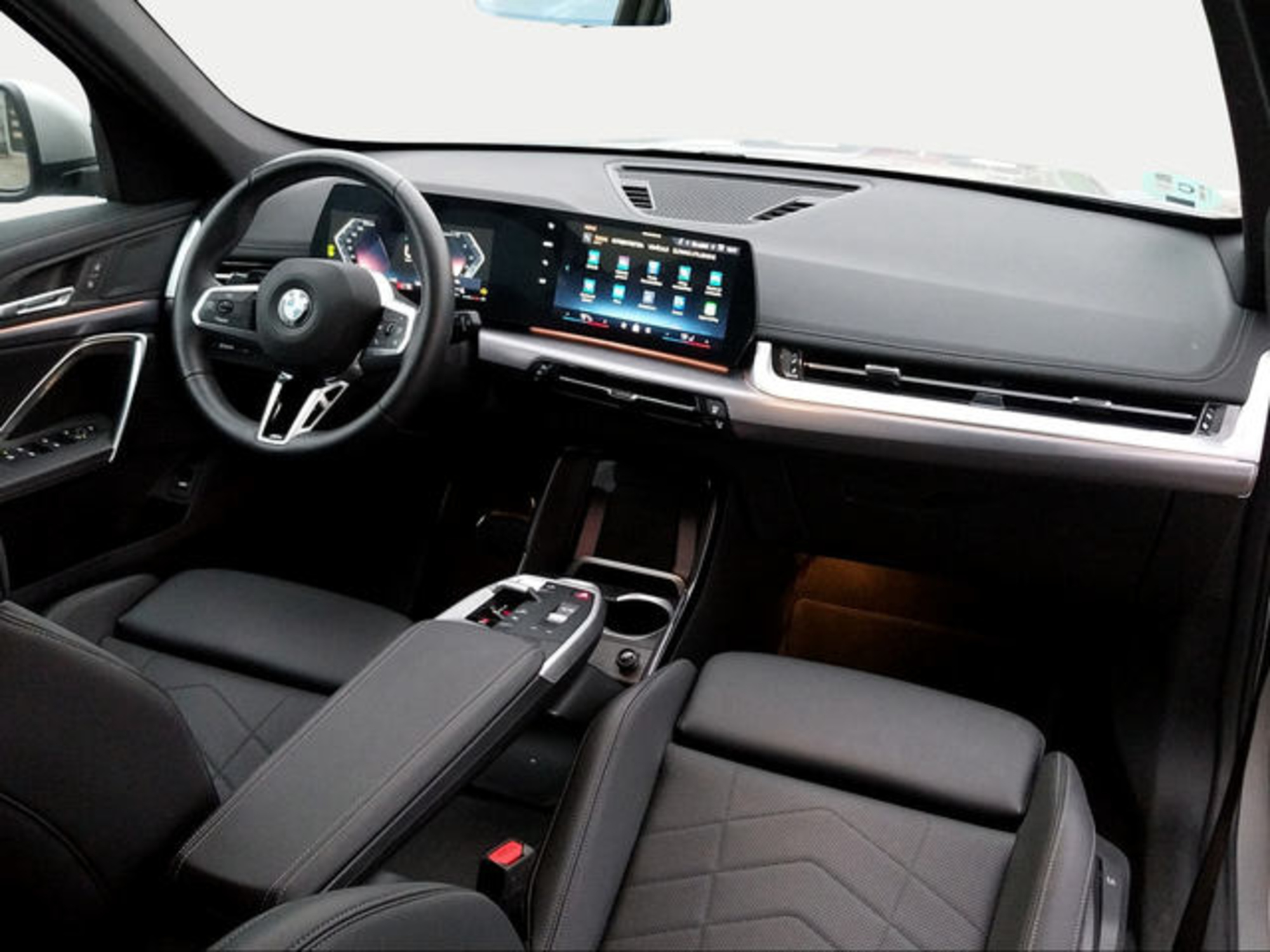 Renting BMW X1 sDrive18d 110 kW (150 CV) 6 35