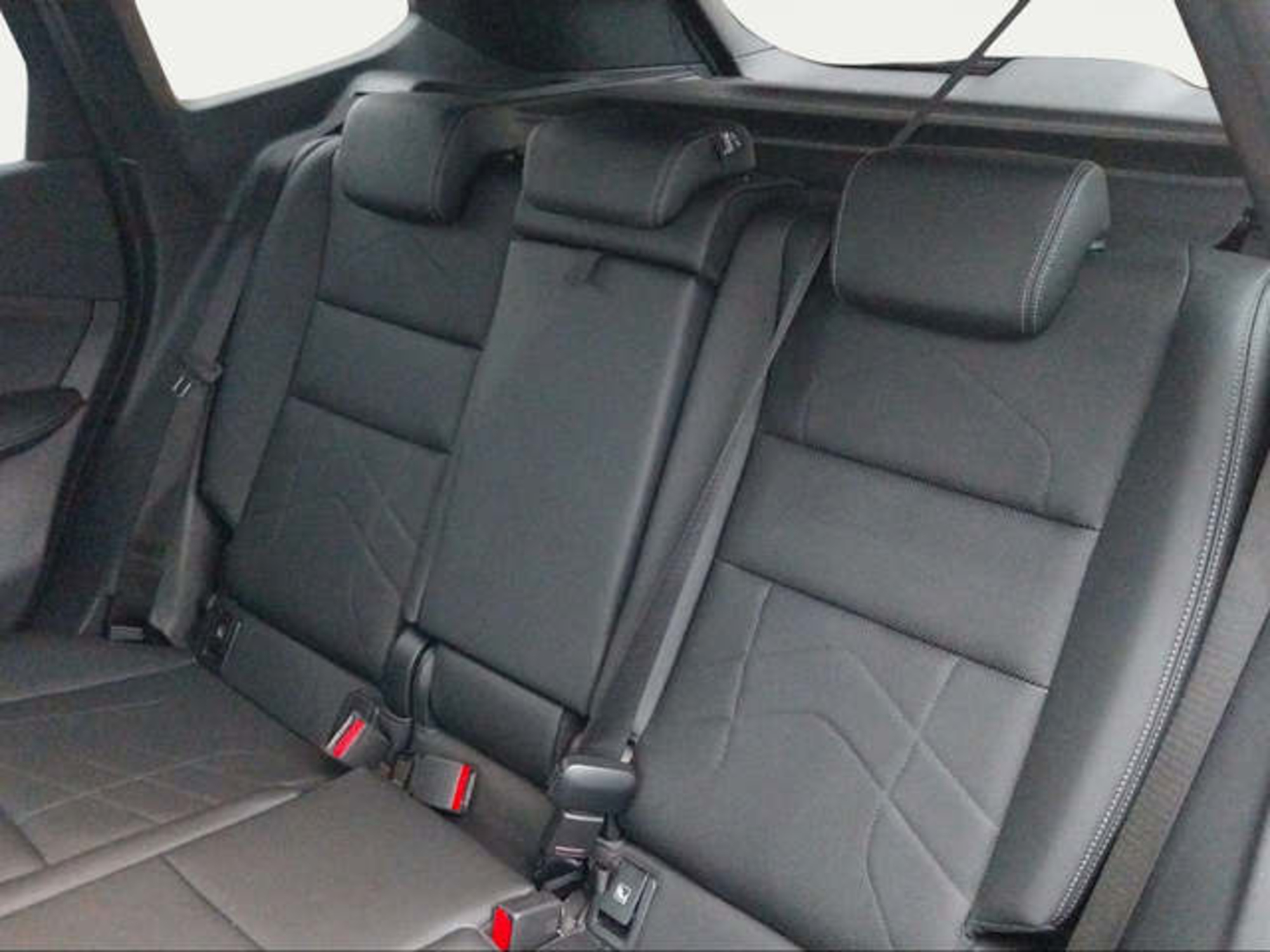Renting BMW X1 sDrive18d 110 kW (150 CV) 6 35