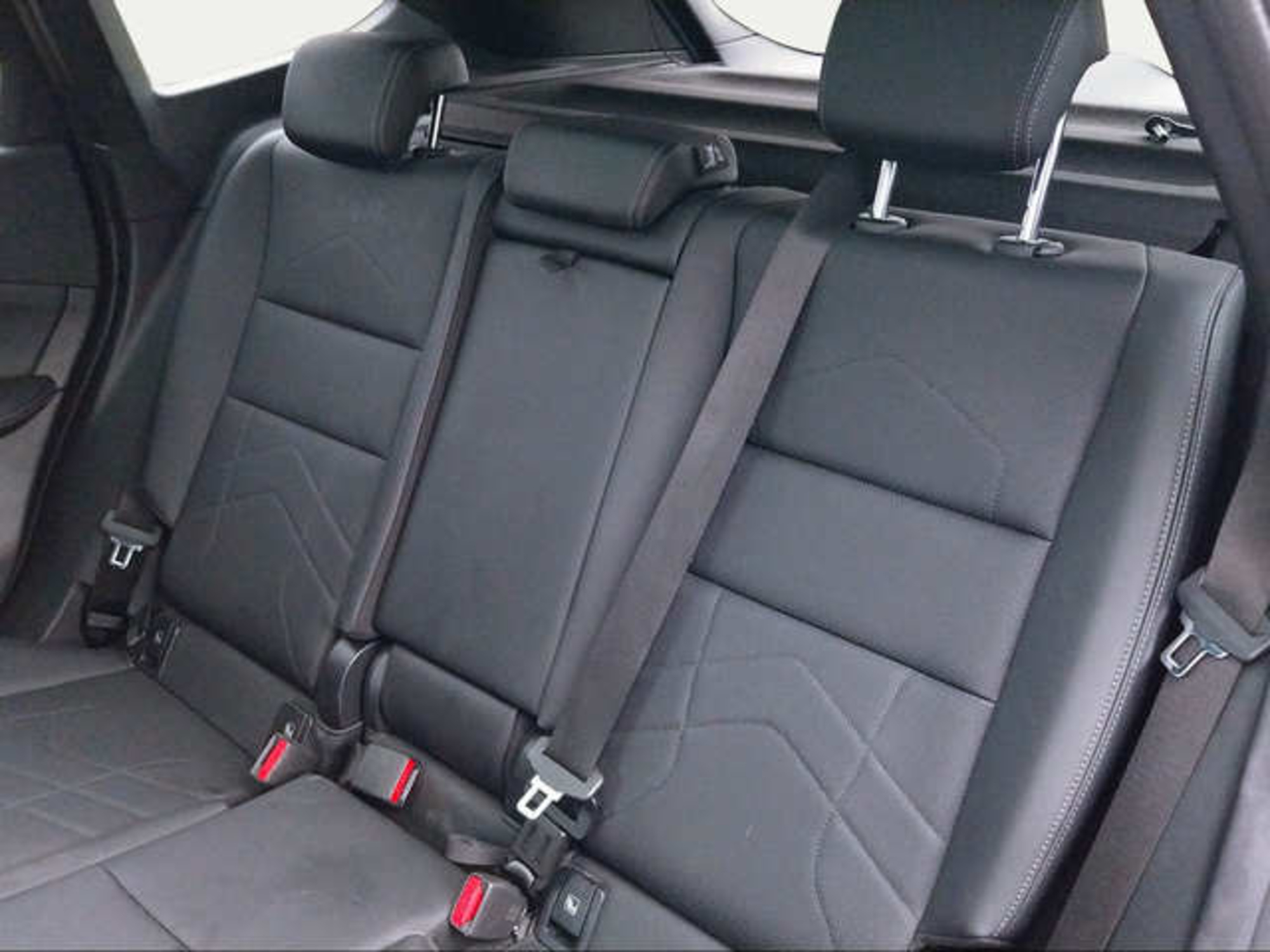 Renting BMW X1 sDrive18d 110 kW (150 CV) 6 36
