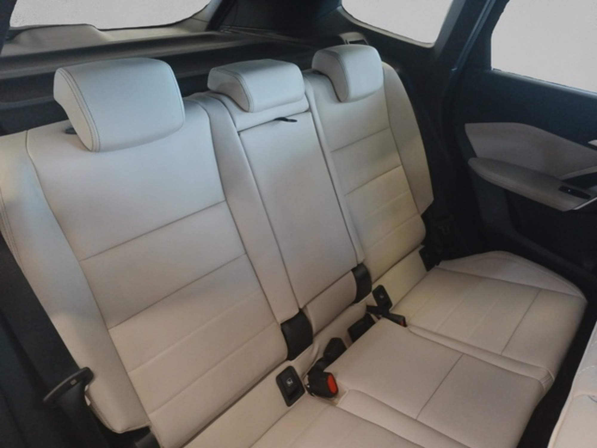 Renting BMW X1 sDrive18d 110 kW (150 CV) 7 12