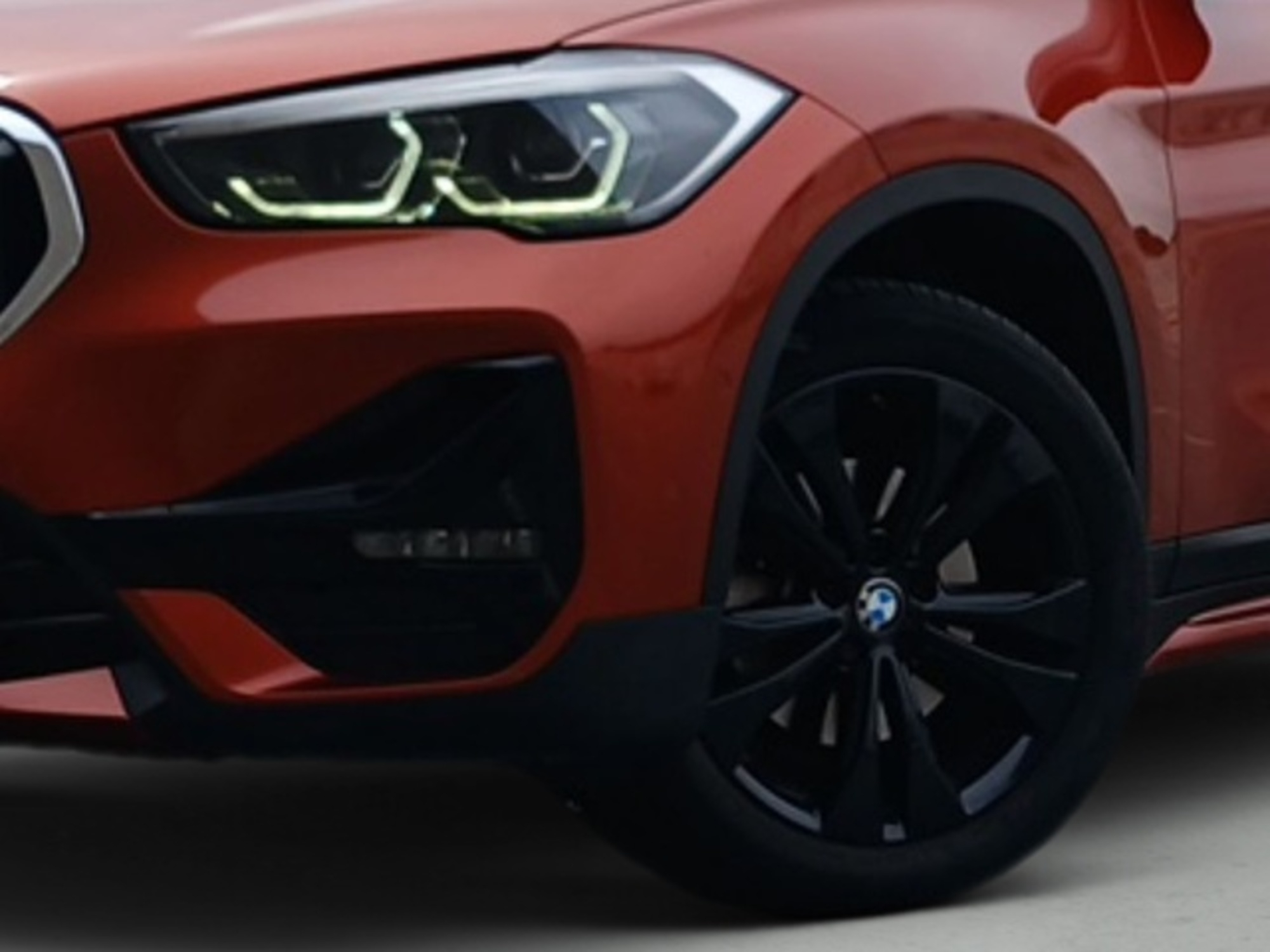 Renting BMW X1 sDrive18d Business 110 kW (150 CV) 3