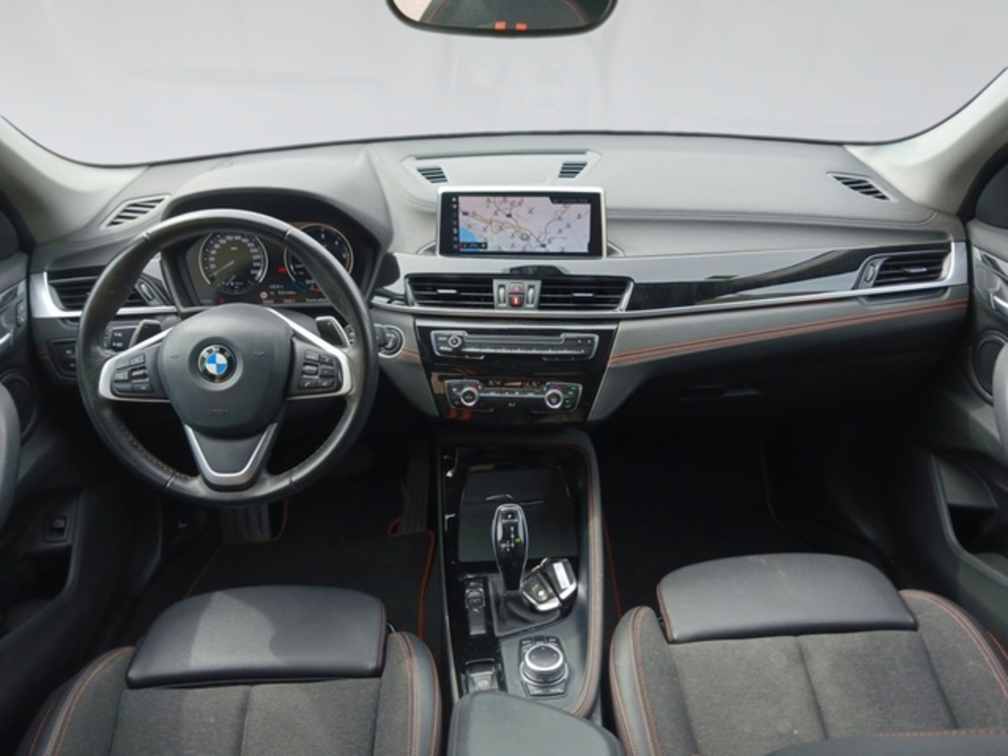 Renting BMW X1 sDrive18d Business 110 kW (150 CV) 3