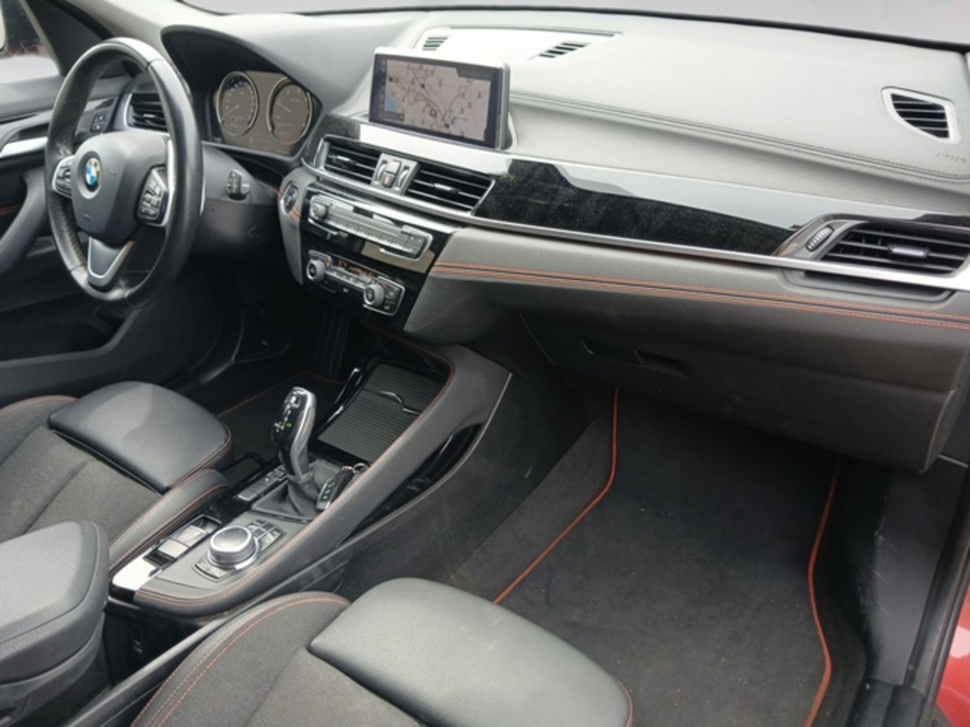 Renting BMW X1 sDrive18d Business 110 kW (150 CV) 3