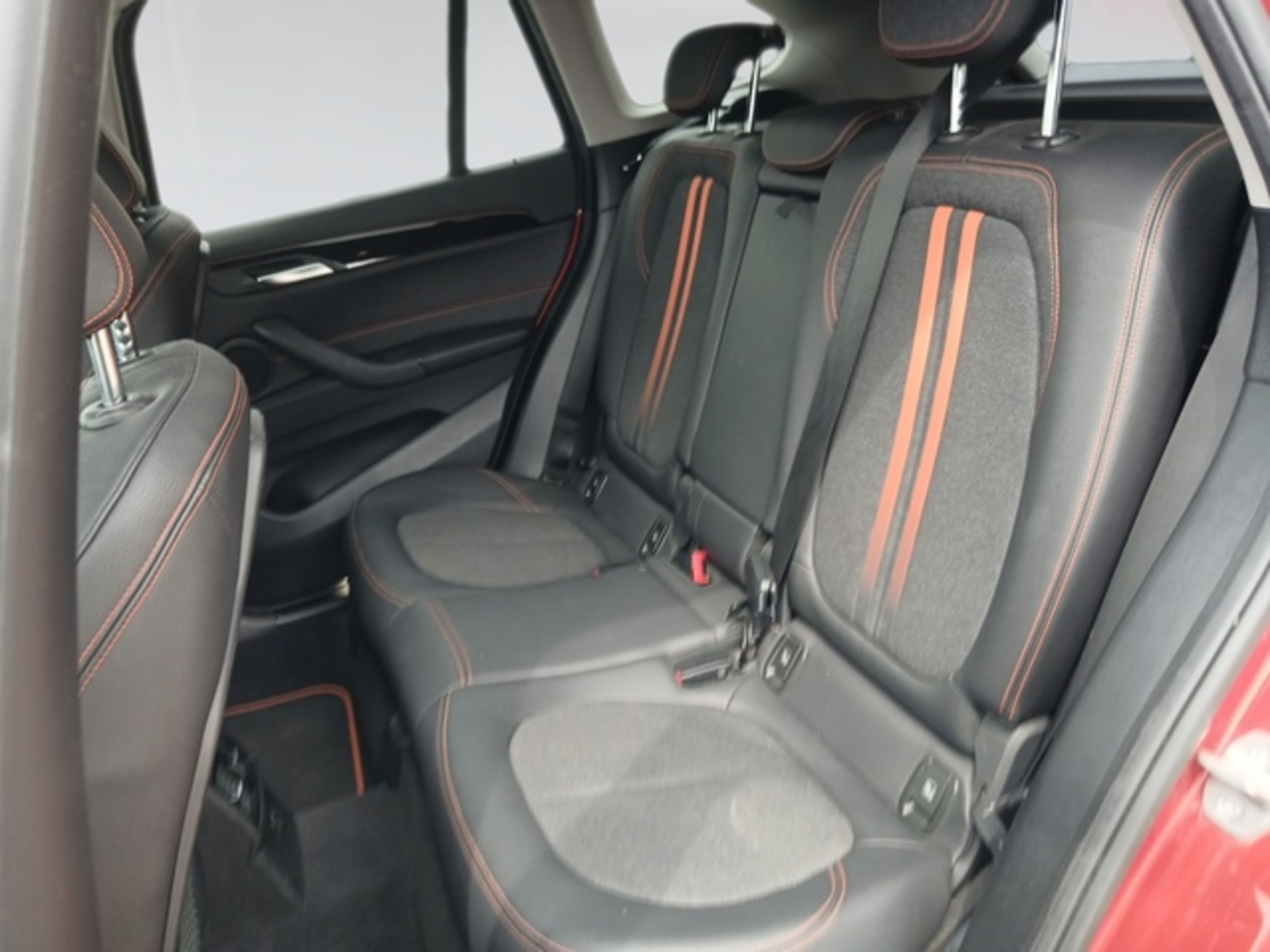 Renting BMW X1 sDrive18d Business 110 kW (150 CV) 3