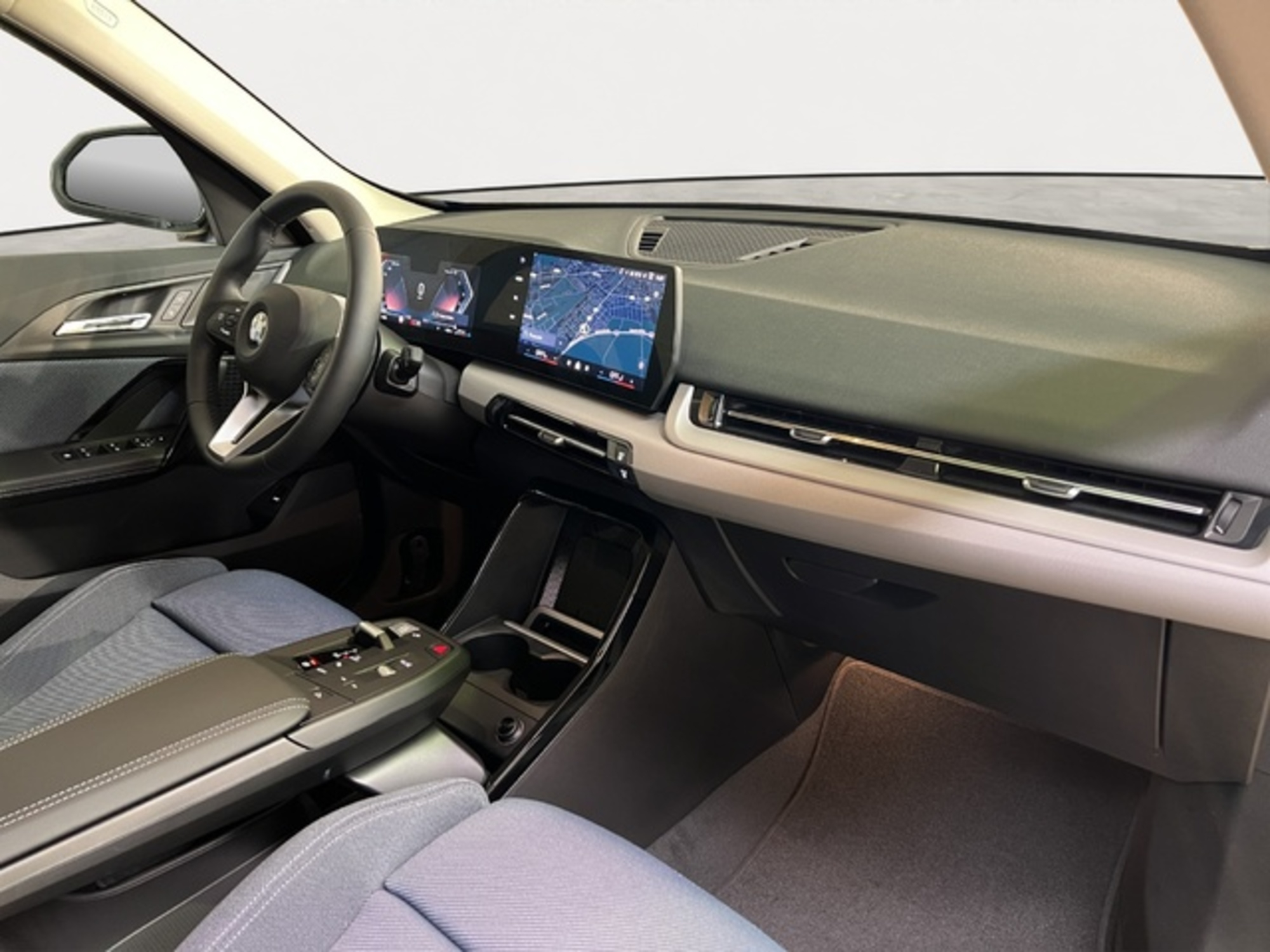 Renting BMW X1 sDrive20d 120 kW (163 CV) 8 4