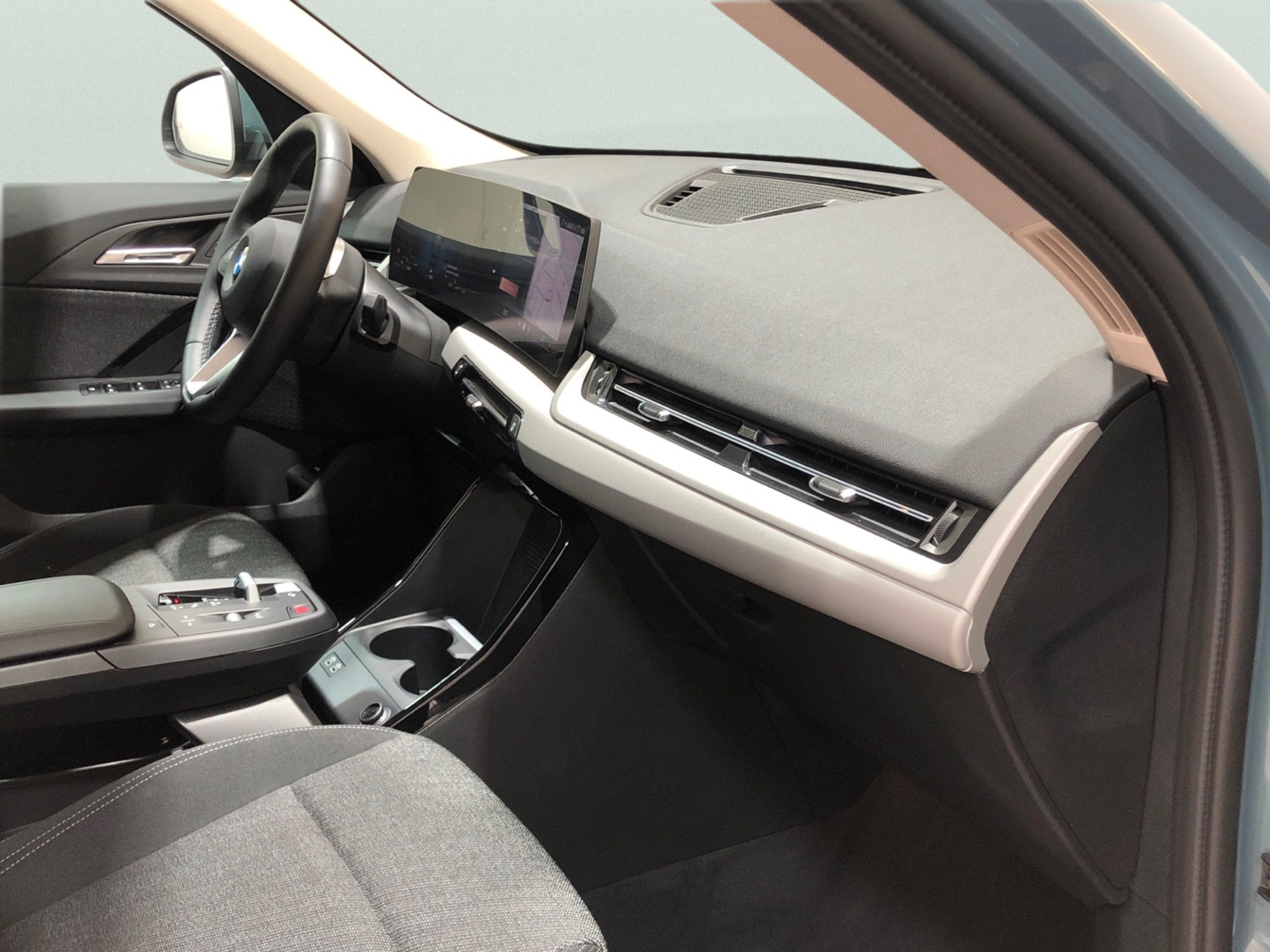 Renting BMW X1 sDrive20i 125 kW (170 CV) 3