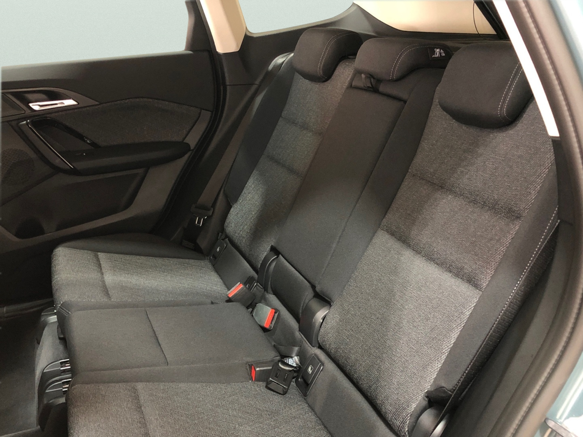Renting BMW X1 sDrive20i 125 kW (170 CV) 3