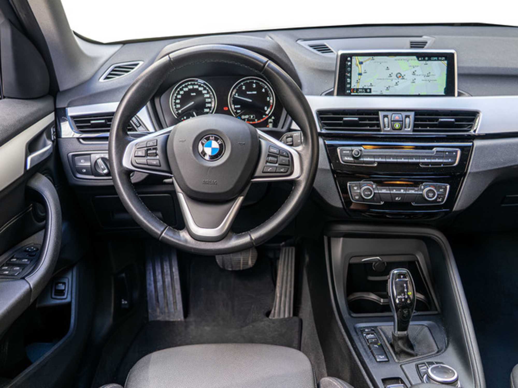 Renting BMW X1 xDrive18d 110 kW (150 CV)