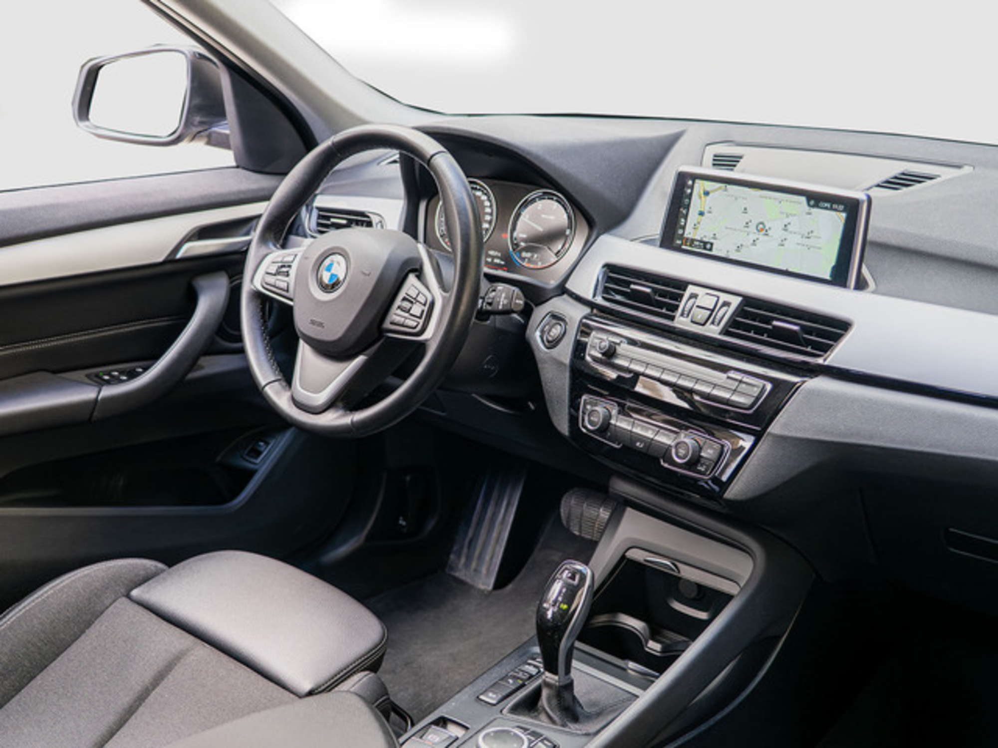 Renting BMW X1 xDrive18d 110 kW (150 CV)