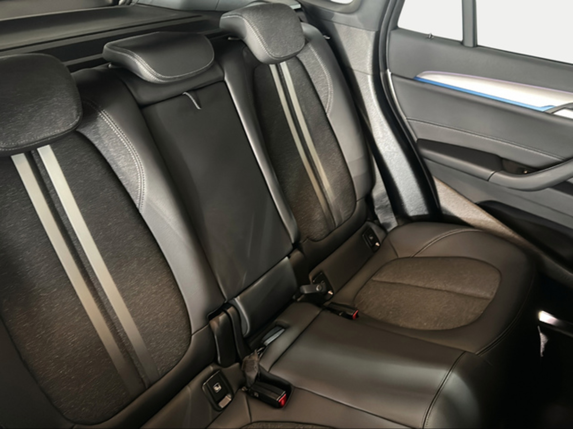 Renting BMW X1 xDrive25e 162 kW (220 CV) 1