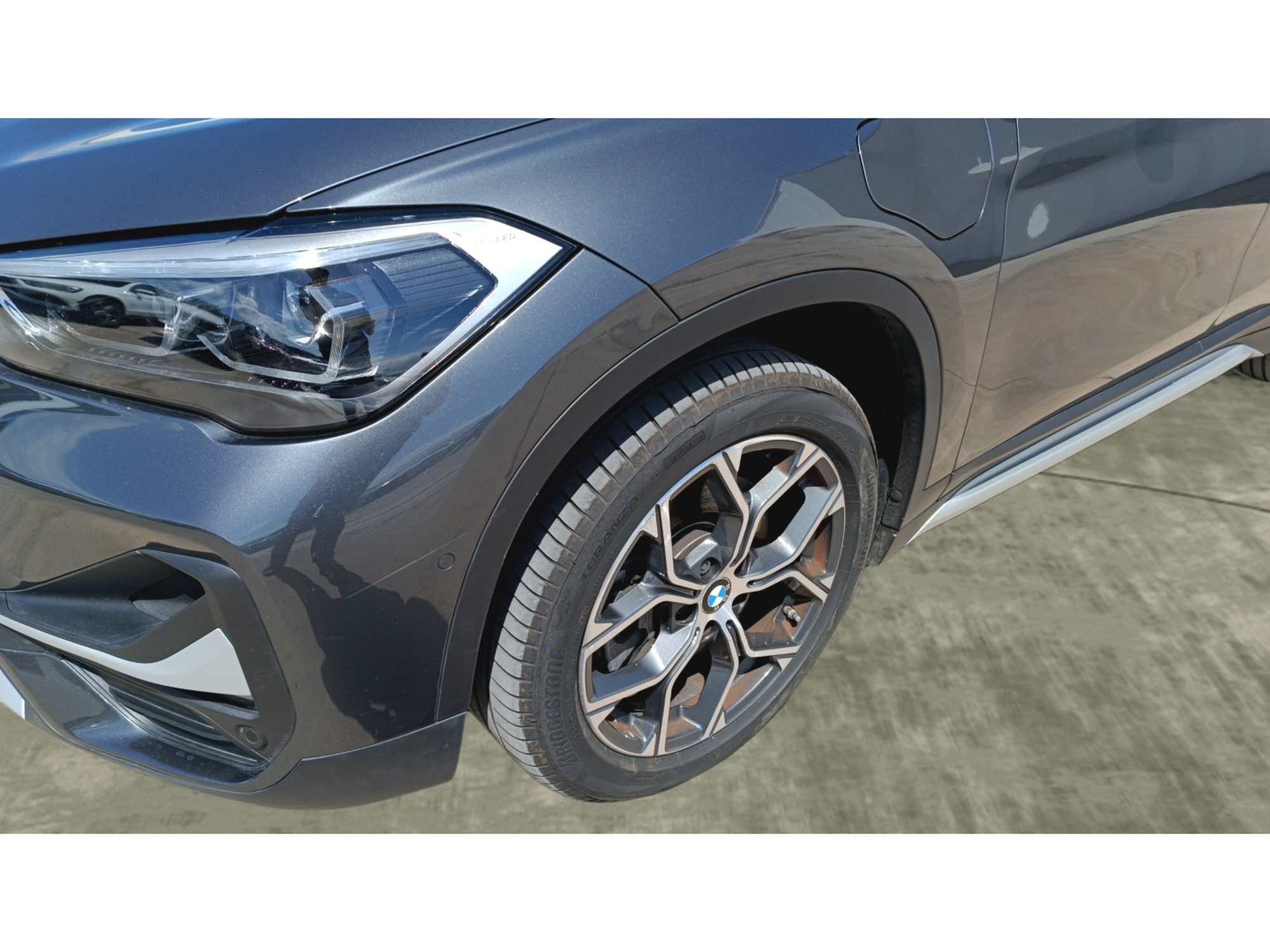 Renting BMW X1 xDrive25e 162 kW (220 CV) 3 2