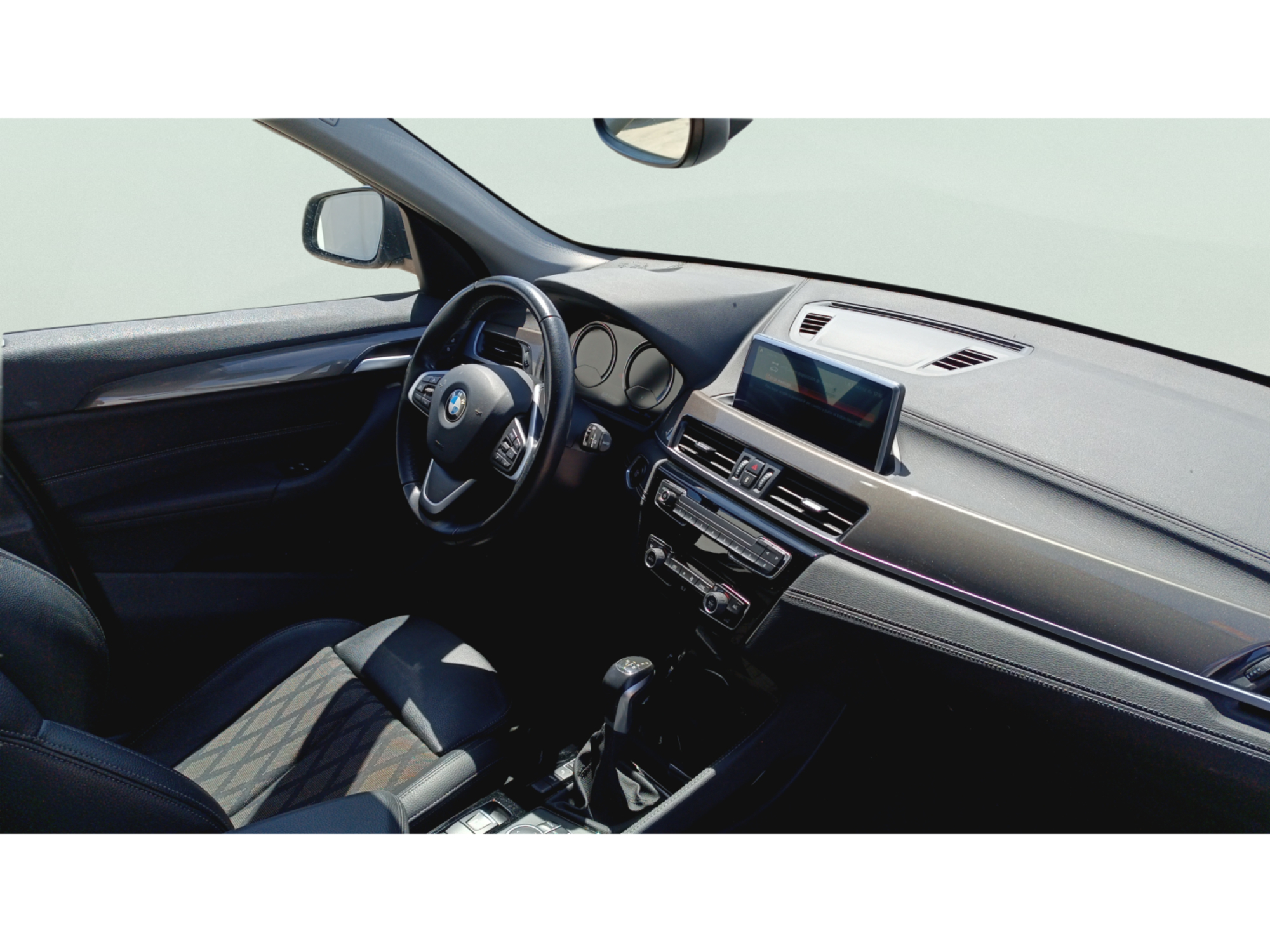 Renting BMW X1 xDrive25e 162 kW (220 CV) 3 2