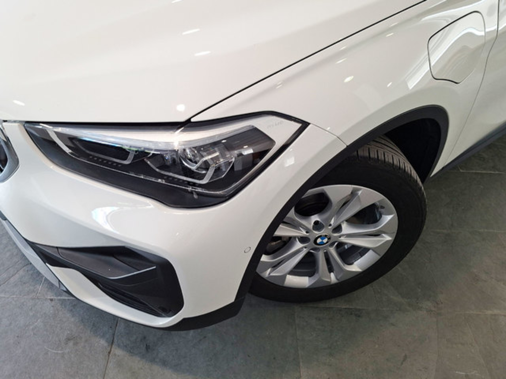Renting BMW X1 xDrive25e 162 kW (220 CV) 8