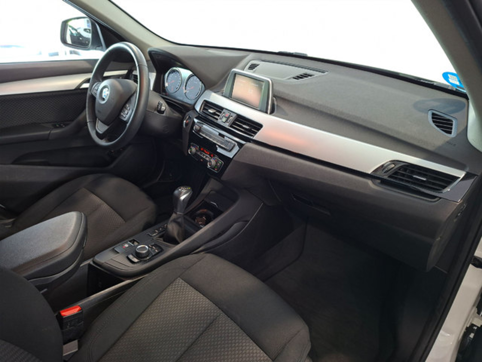 Renting BMW X1 xDrive25e 162 kW (220 CV) 8