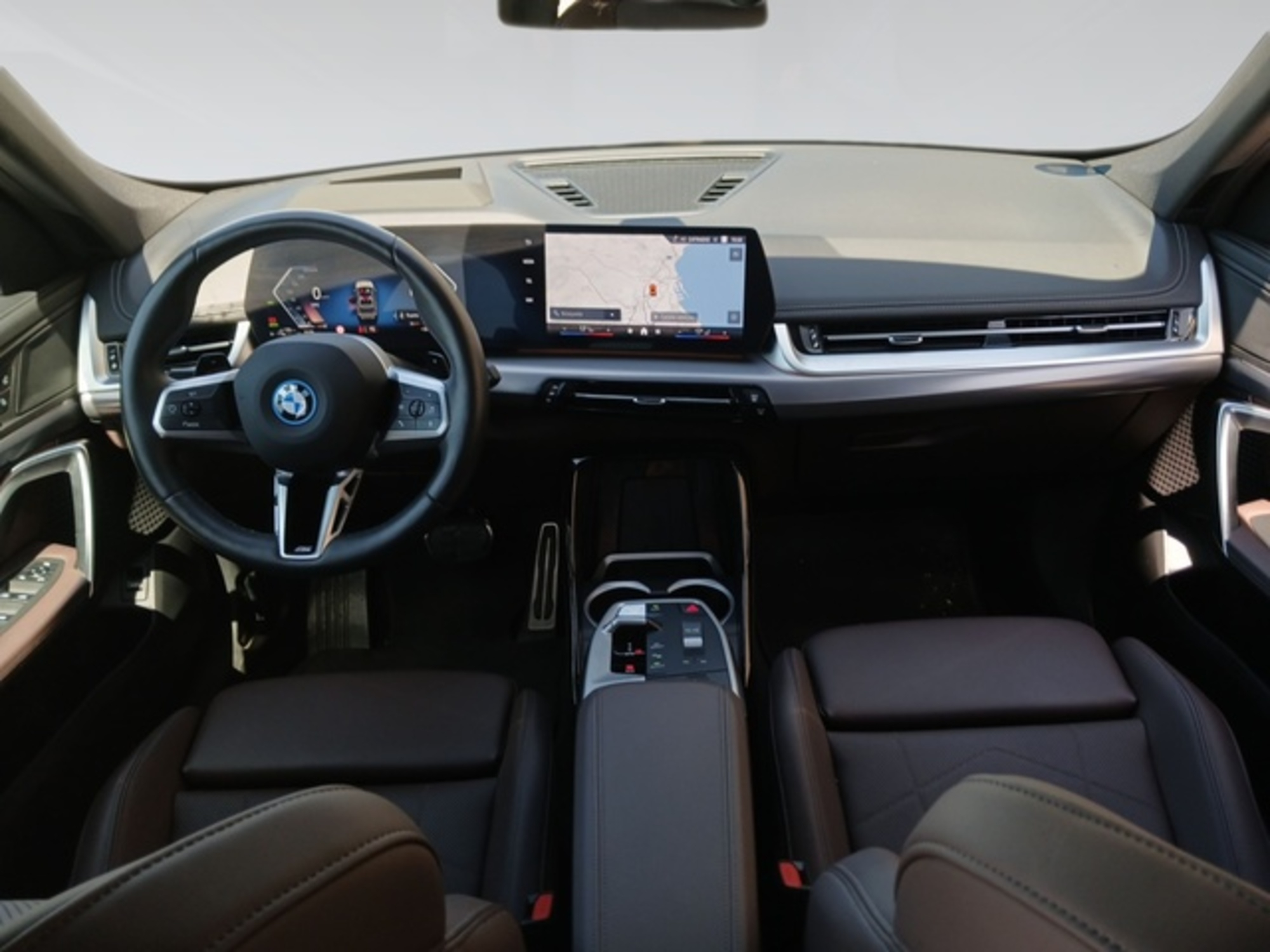 Renting BMW X1 xDrive25e 180 kW (245 CV) 10 7
