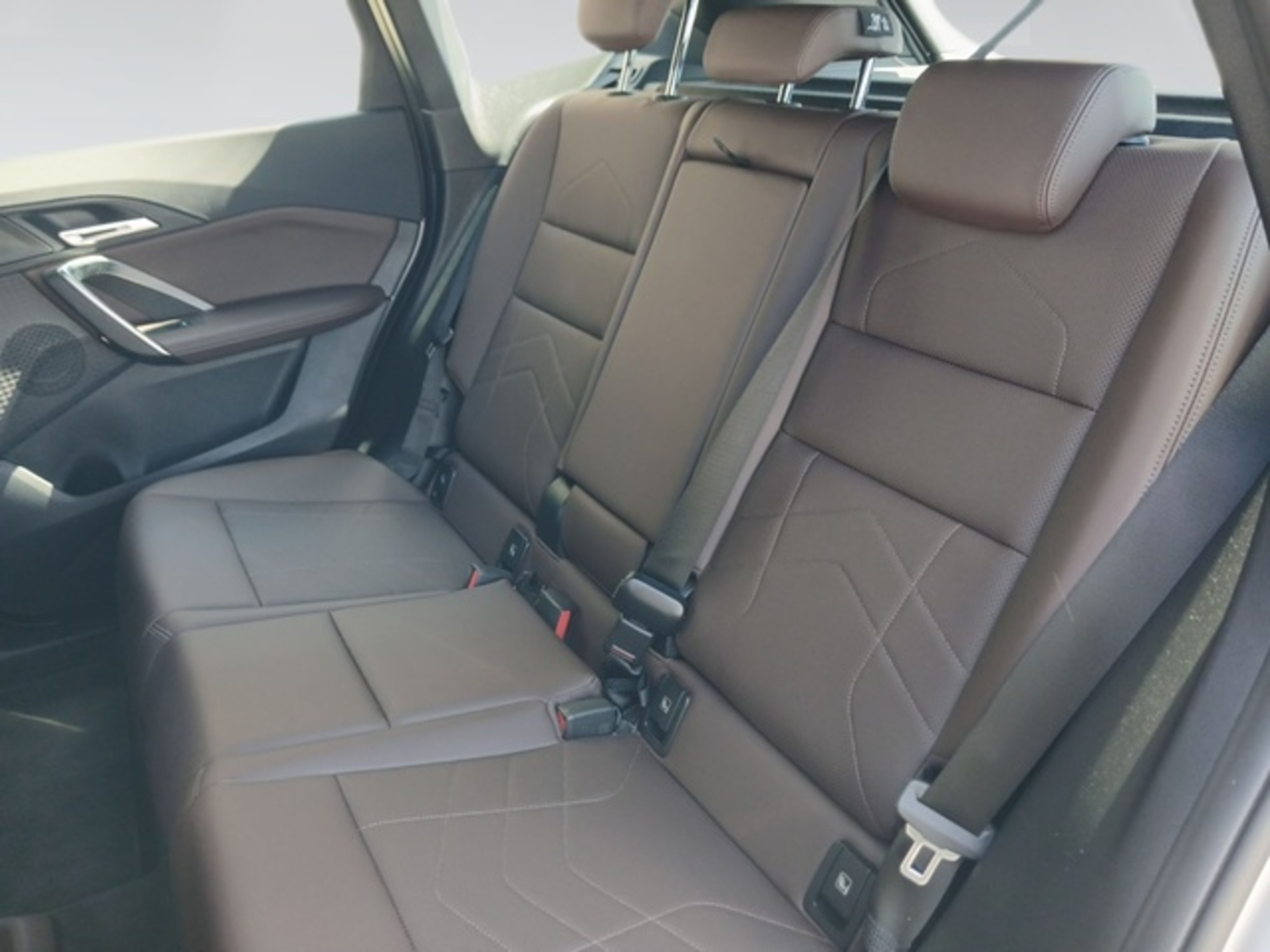 Renting BMW X1 xDrive25e 180 kW (245 CV) 10 7
