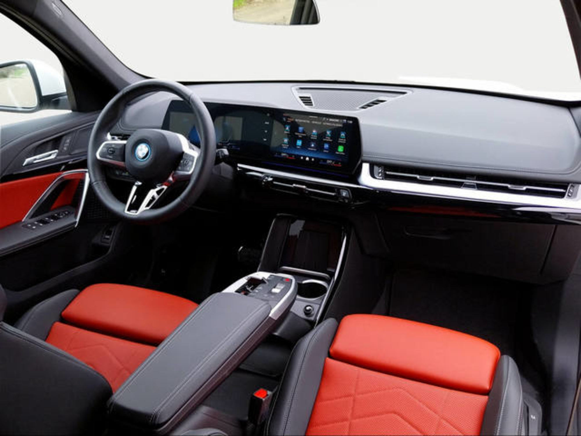 Renting BMW X1 xDrive25e 180 kW (245 CV) 10 9