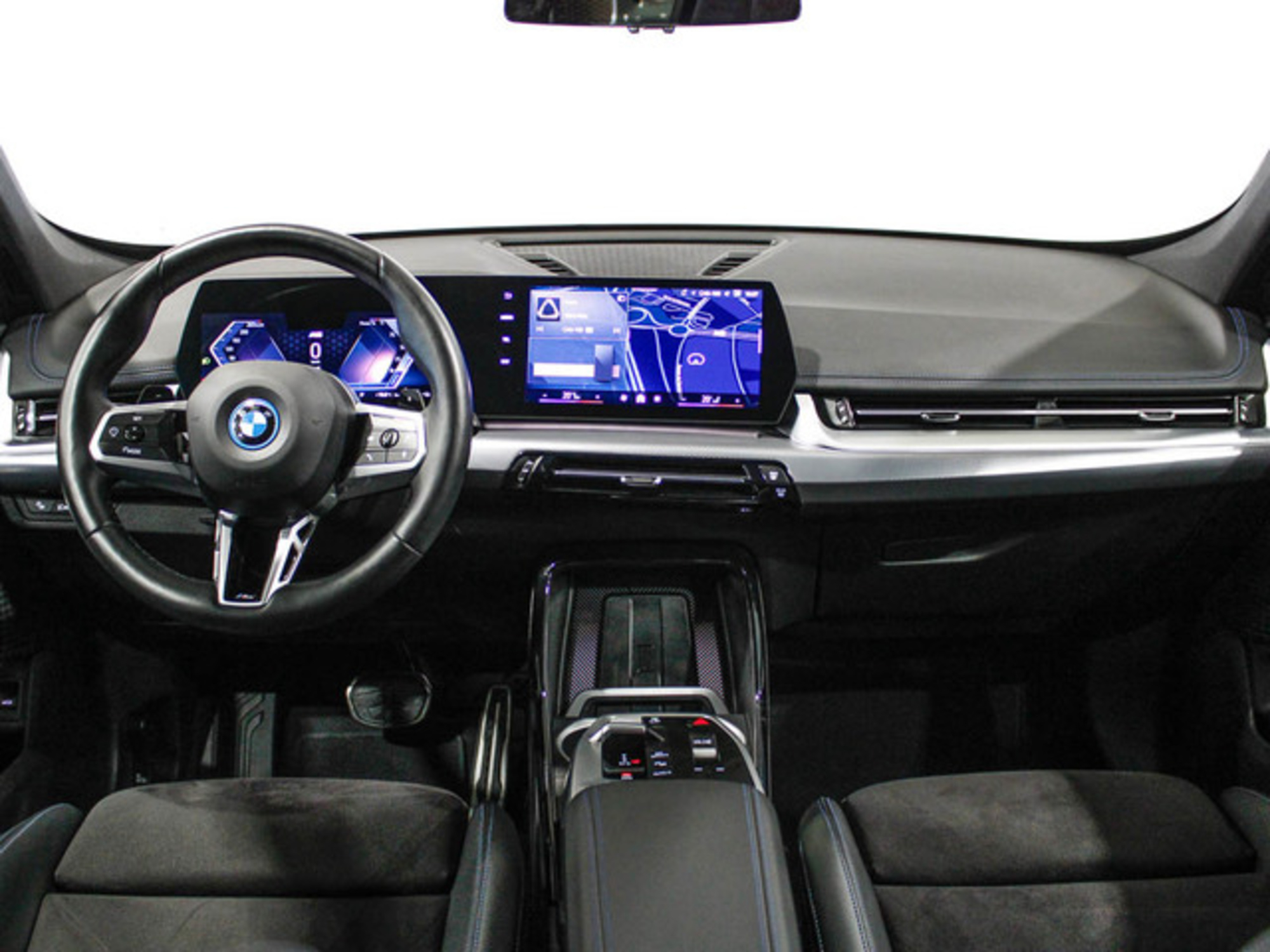 Renting BMW X1 xDrive25e 180 kW (245 CV) 10 12