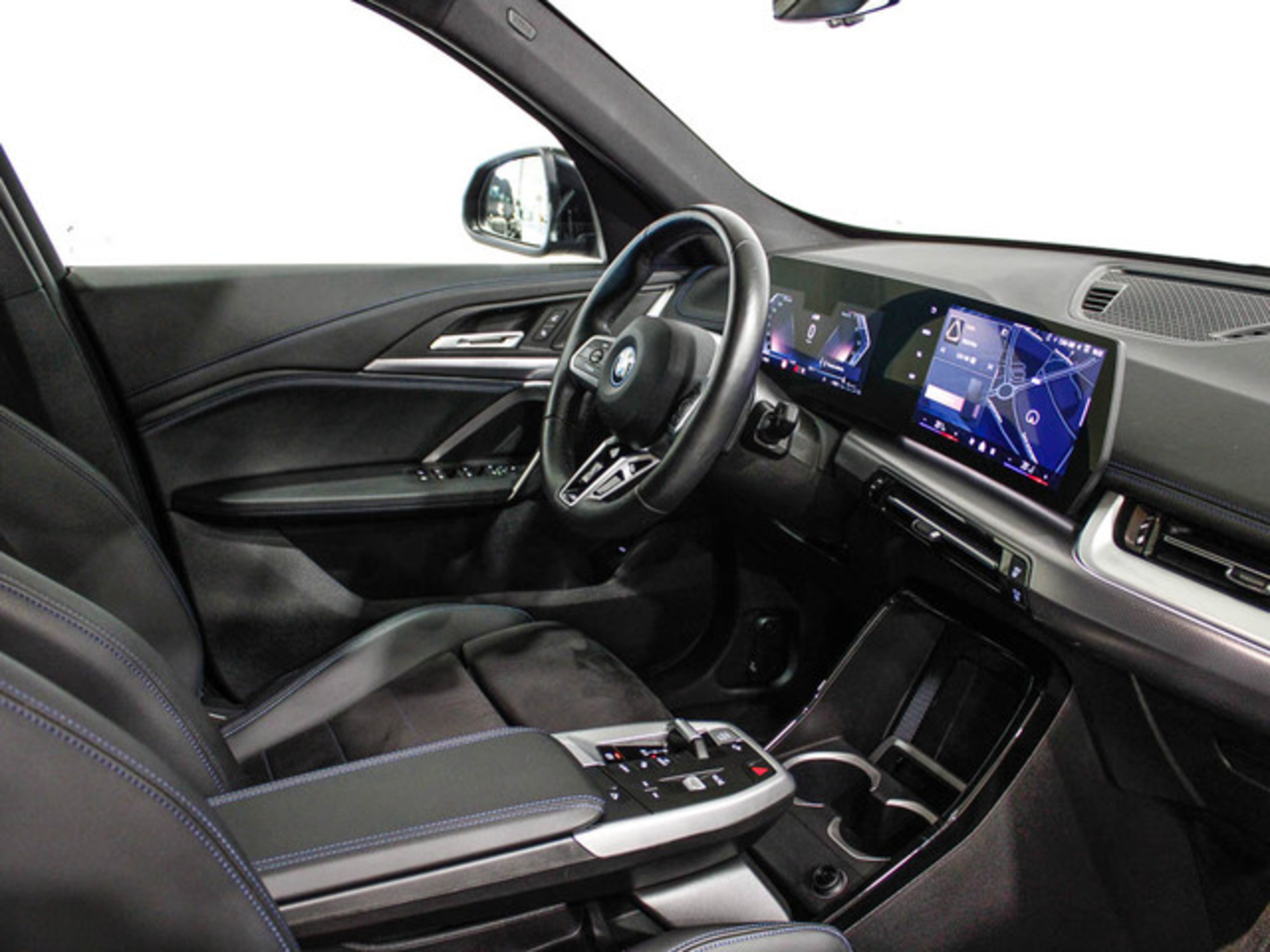 Renting BMW X1 xDrive25e 180 kW (245 CV) 10 12