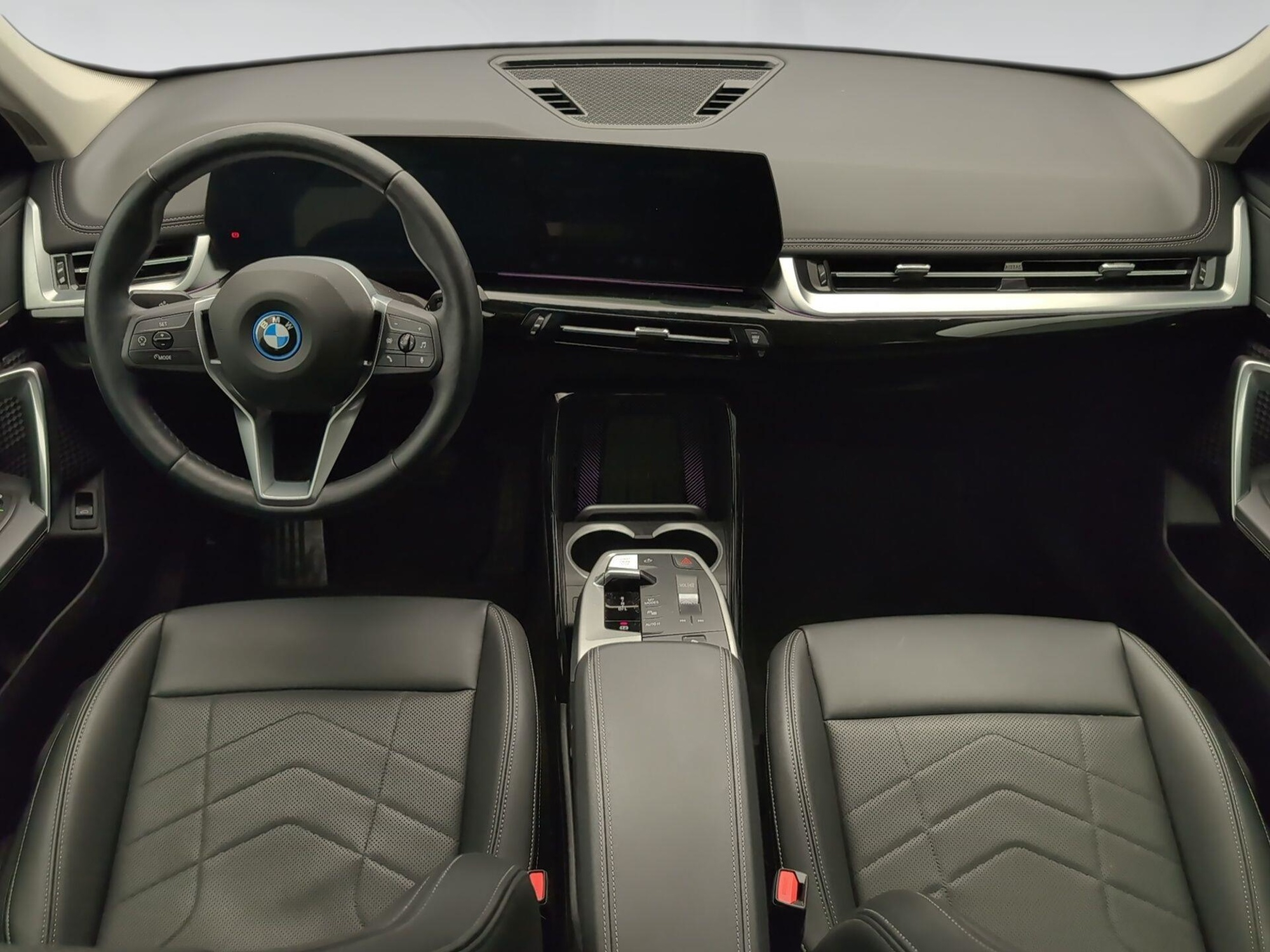 Renting BMW X1 xDrive25e 180 kW (245 CV) 11