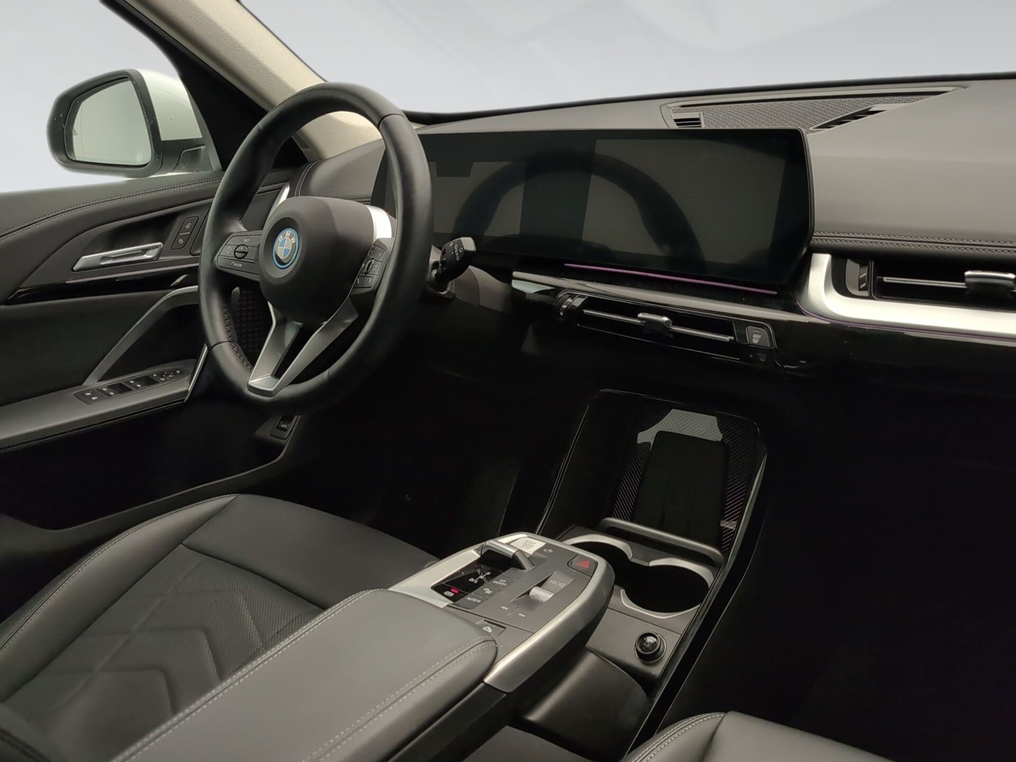 Renting BMW X1 xDrive25e 180 kW (245 CV) 11