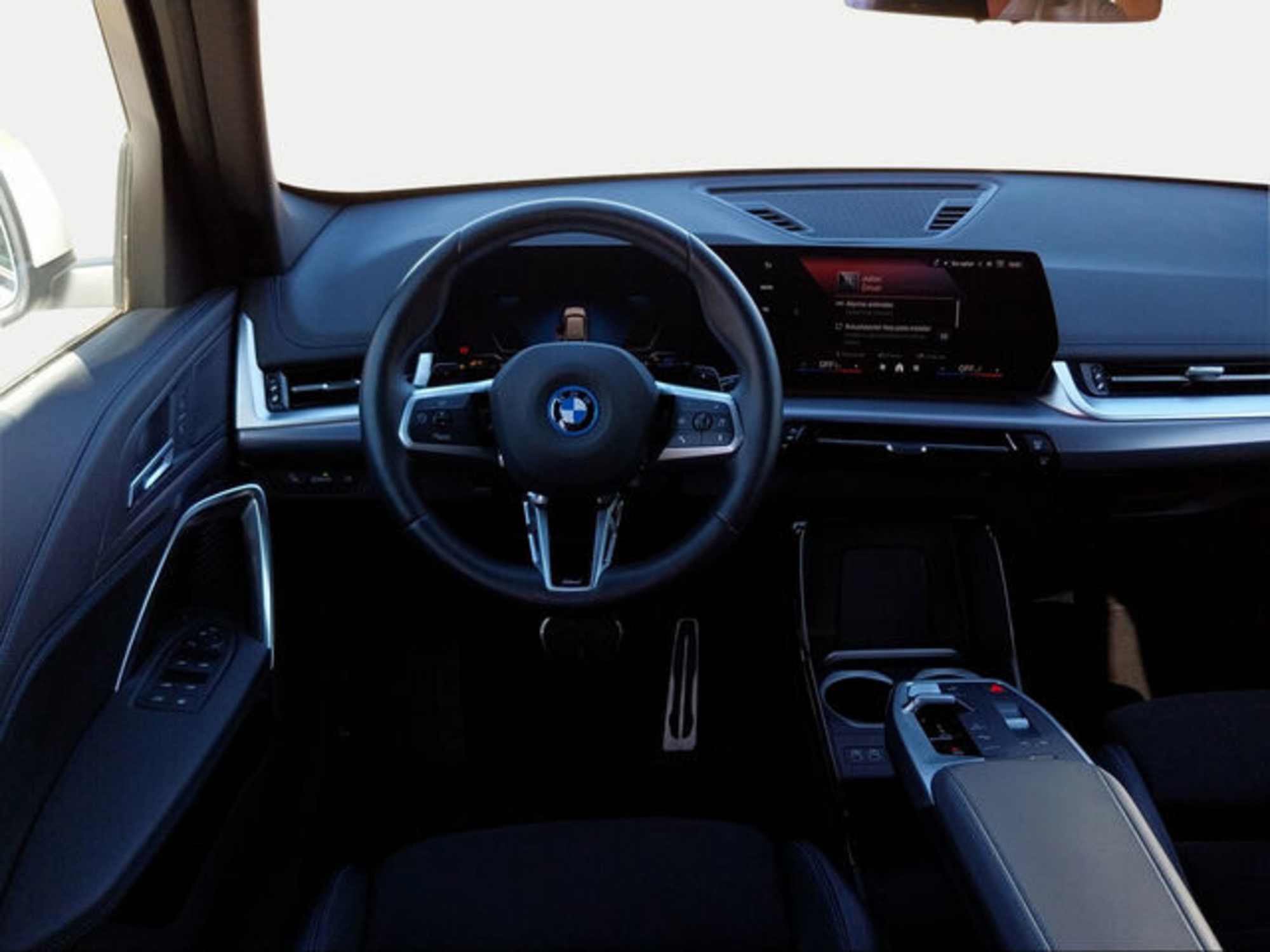 Renting BMW X1 xDrive25e 180 kW (245 CV) 3 10
