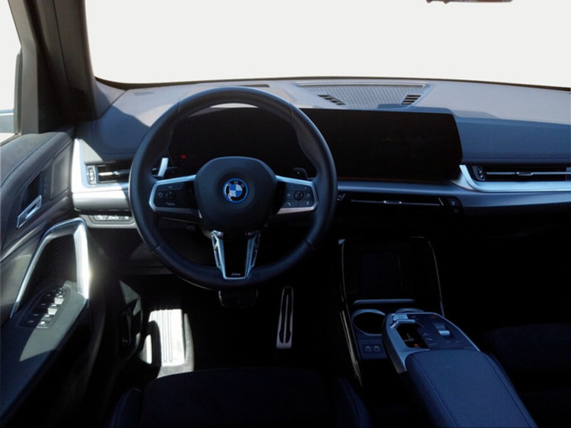 Renting BMW X1 xDrive25e 180 kW (245 CV) 3 11