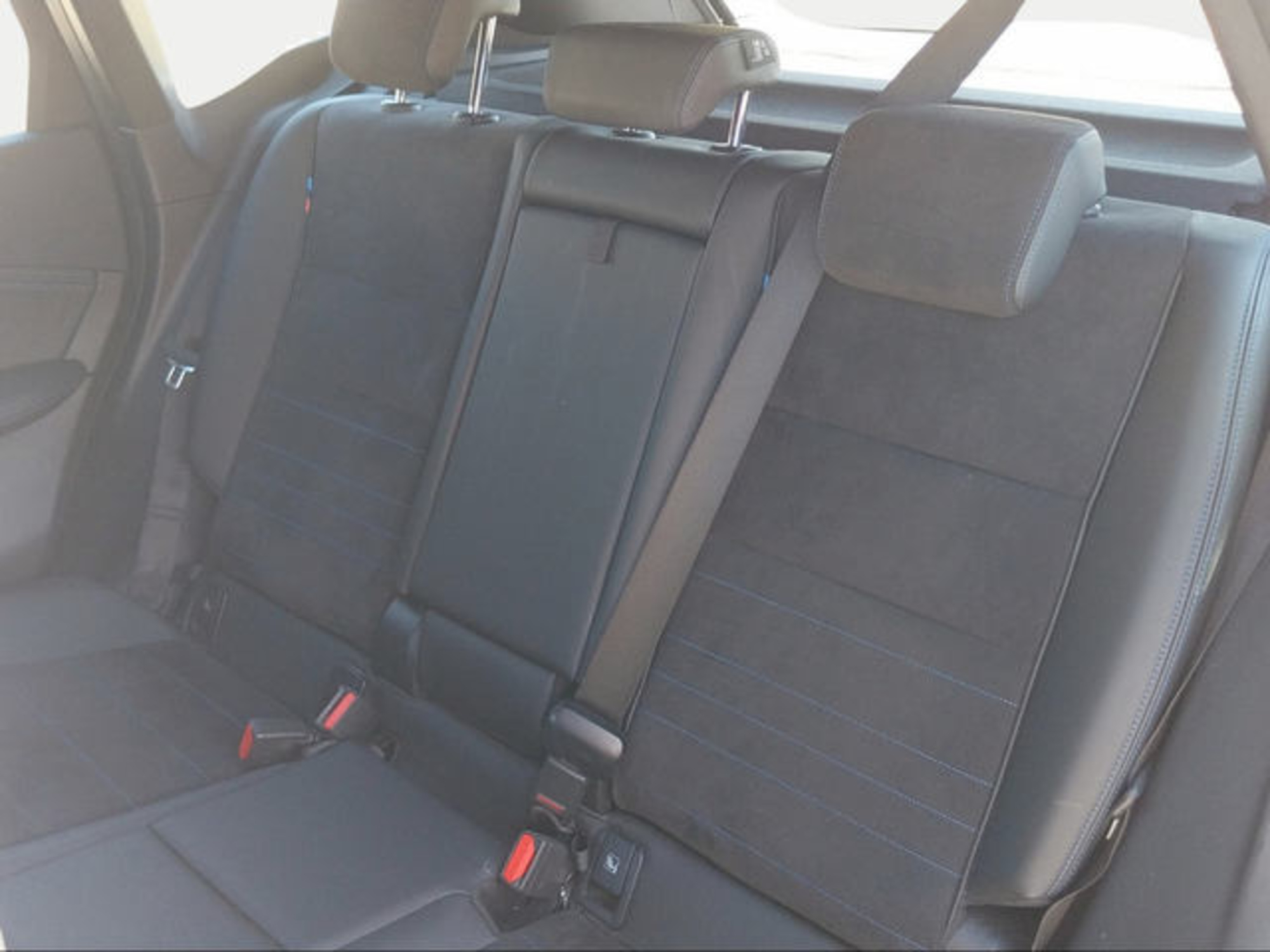 Renting BMW X1 xDrive25e 180 kW (245 CV) 3 11