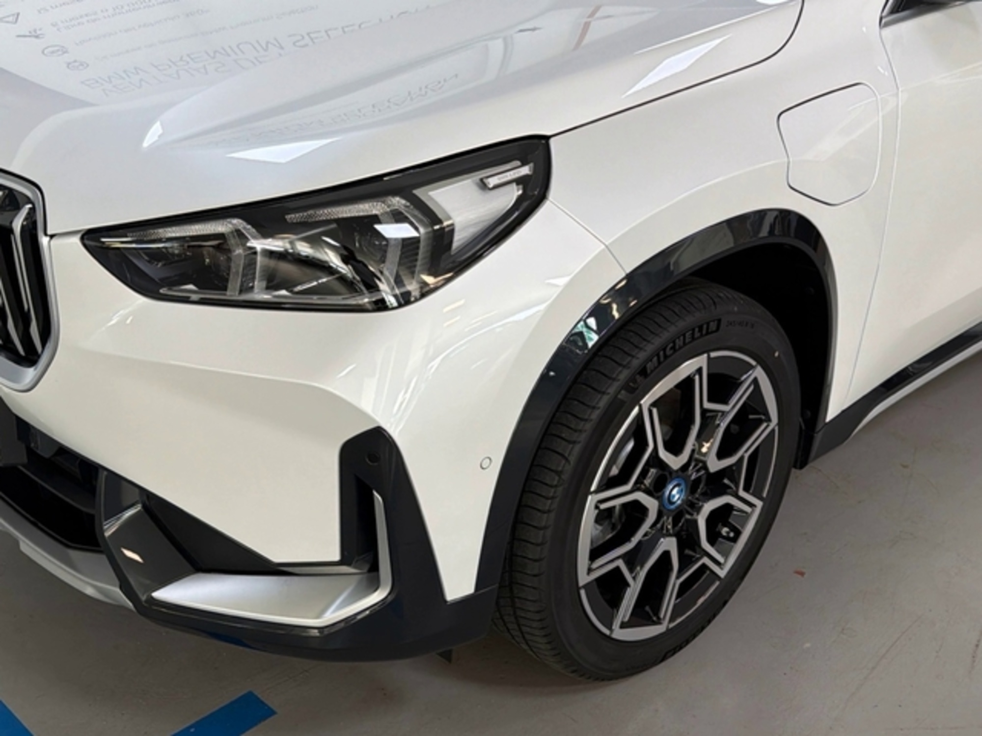 Renting BMW X1 xDrive25e 180 kW (245 CV) 4 8