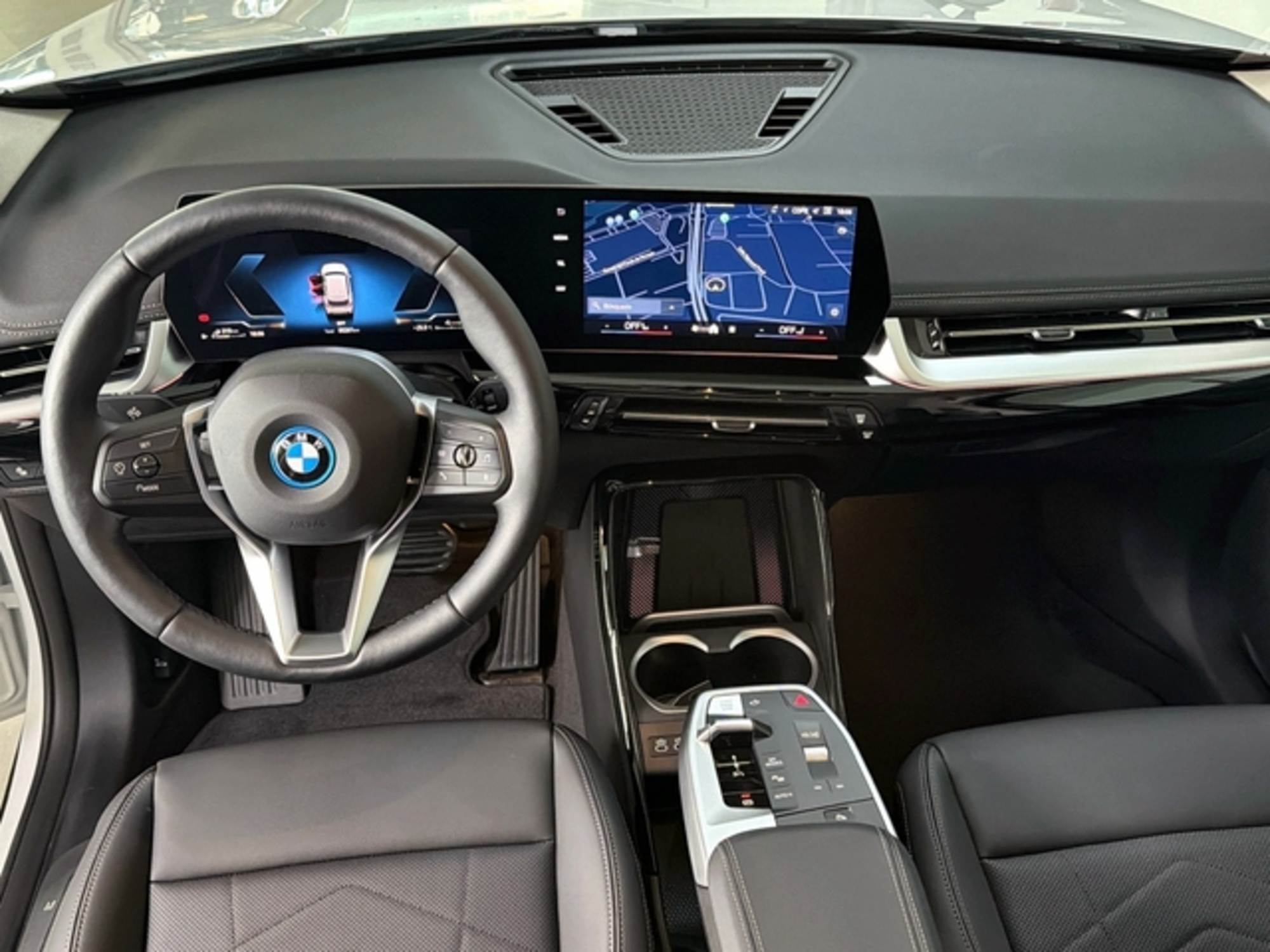 Renting BMW X1 xDrive25e 180 kW (245 CV) 4 8