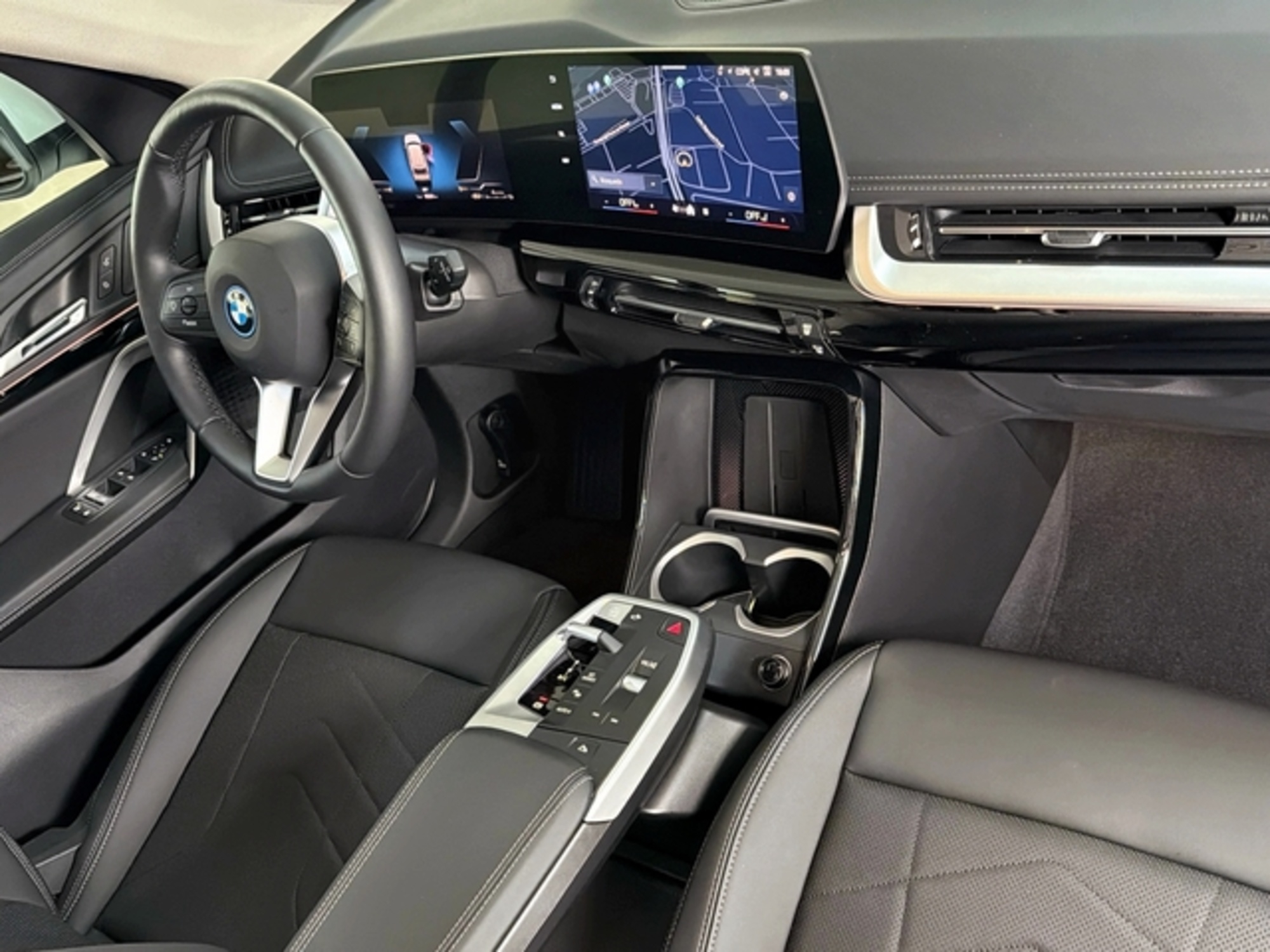 Renting BMW X1 xDrive25e 180 kW (245 CV) 4 8