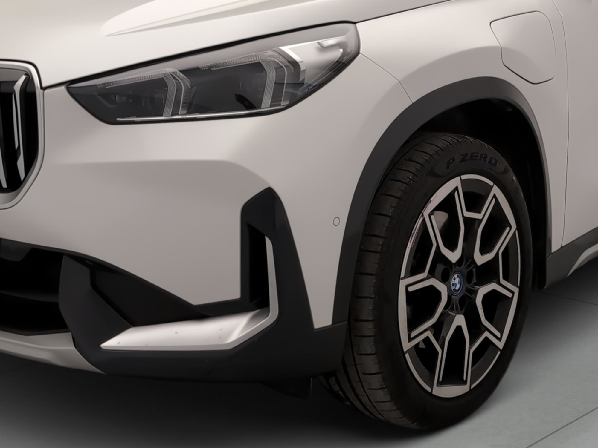 Renting BMW X1 xDrive25e 180 kW (245 CV) 4 12