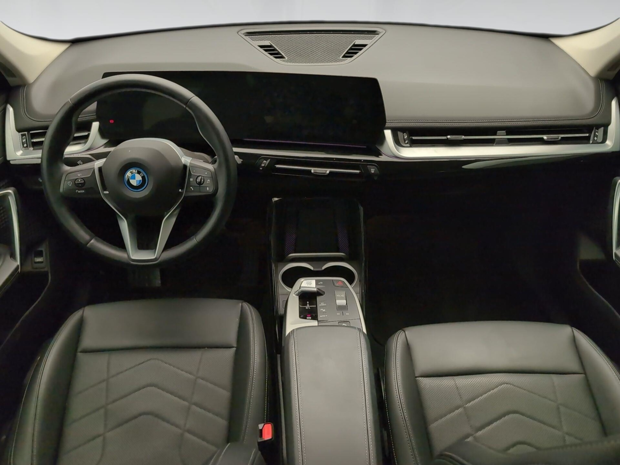 Renting BMW X1 xDrive25e 180 kW (245 CV) 4 12