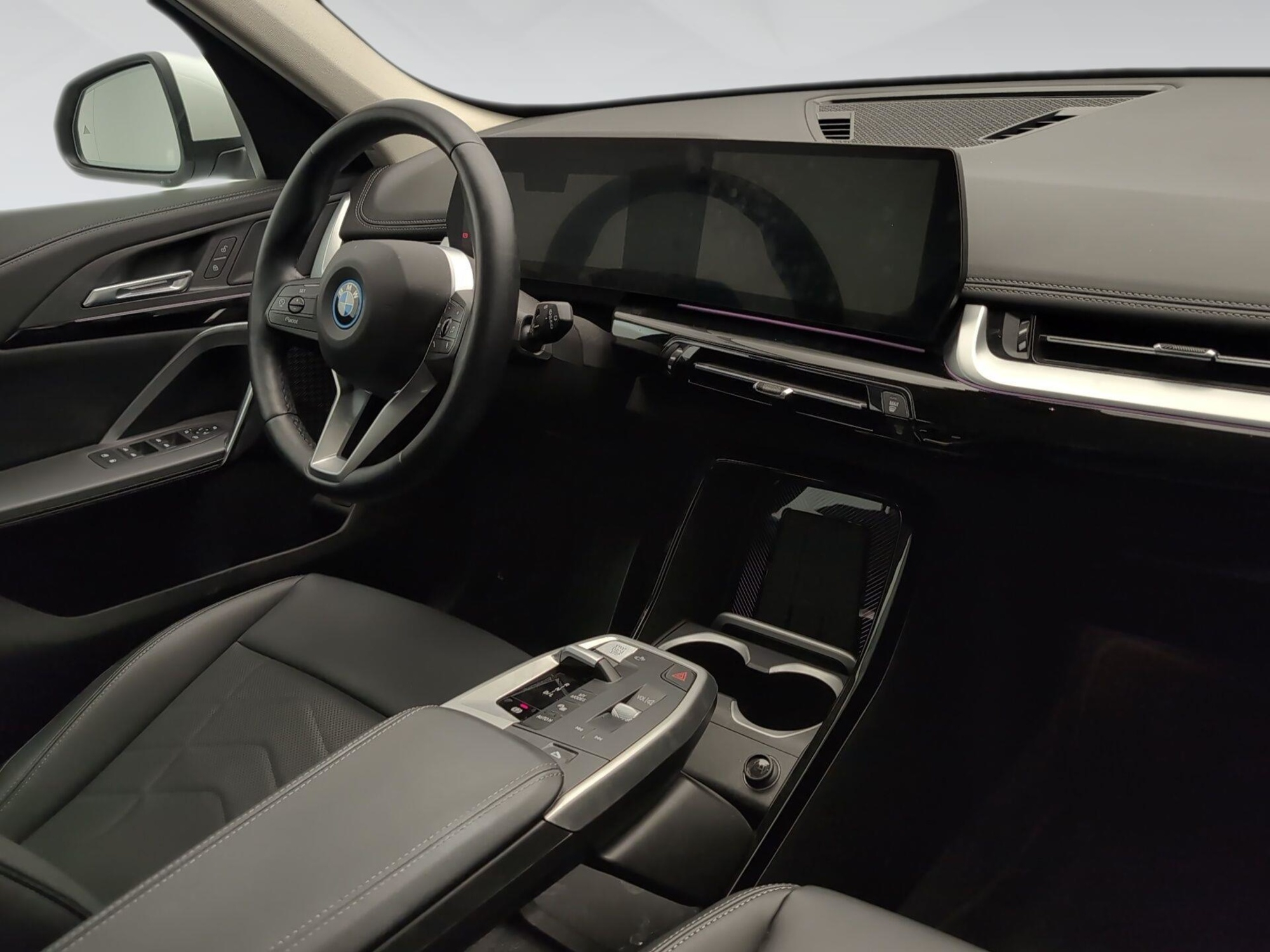 Renting BMW X1 xDrive25e 180 kW (245 CV) 4 12