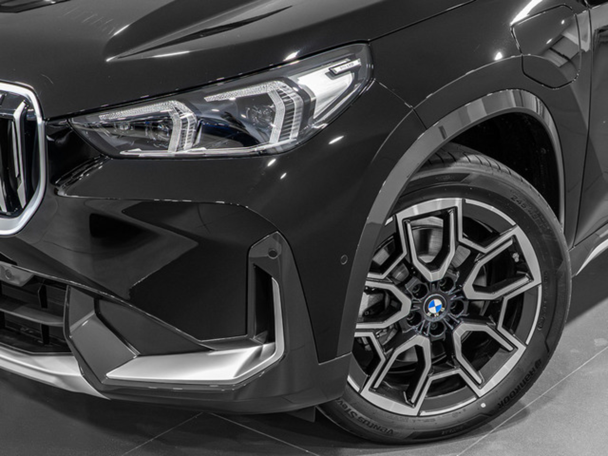 Renting BMW X1 xDrive25e 180 kW (245 CV) 4 17