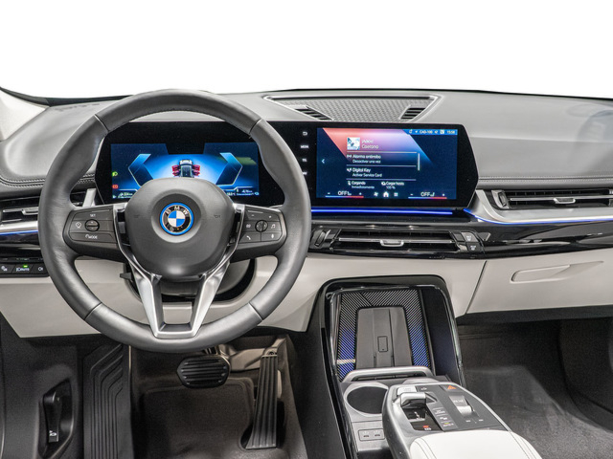 Renting BMW X1 xDrive25e 180 kW (245 CV) 4 17
