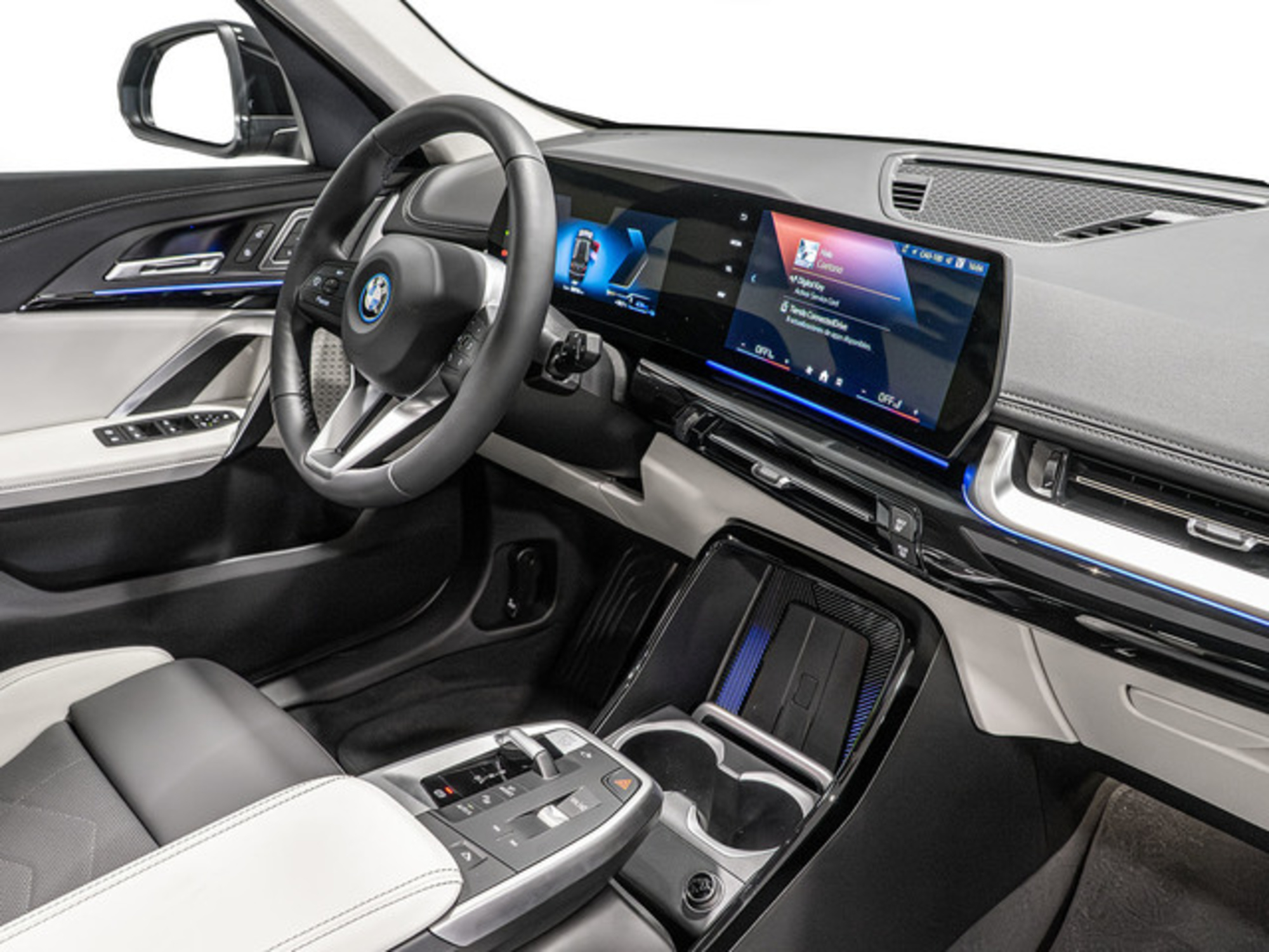 Renting BMW X1 xDrive25e 180 kW (245 CV) 4 17