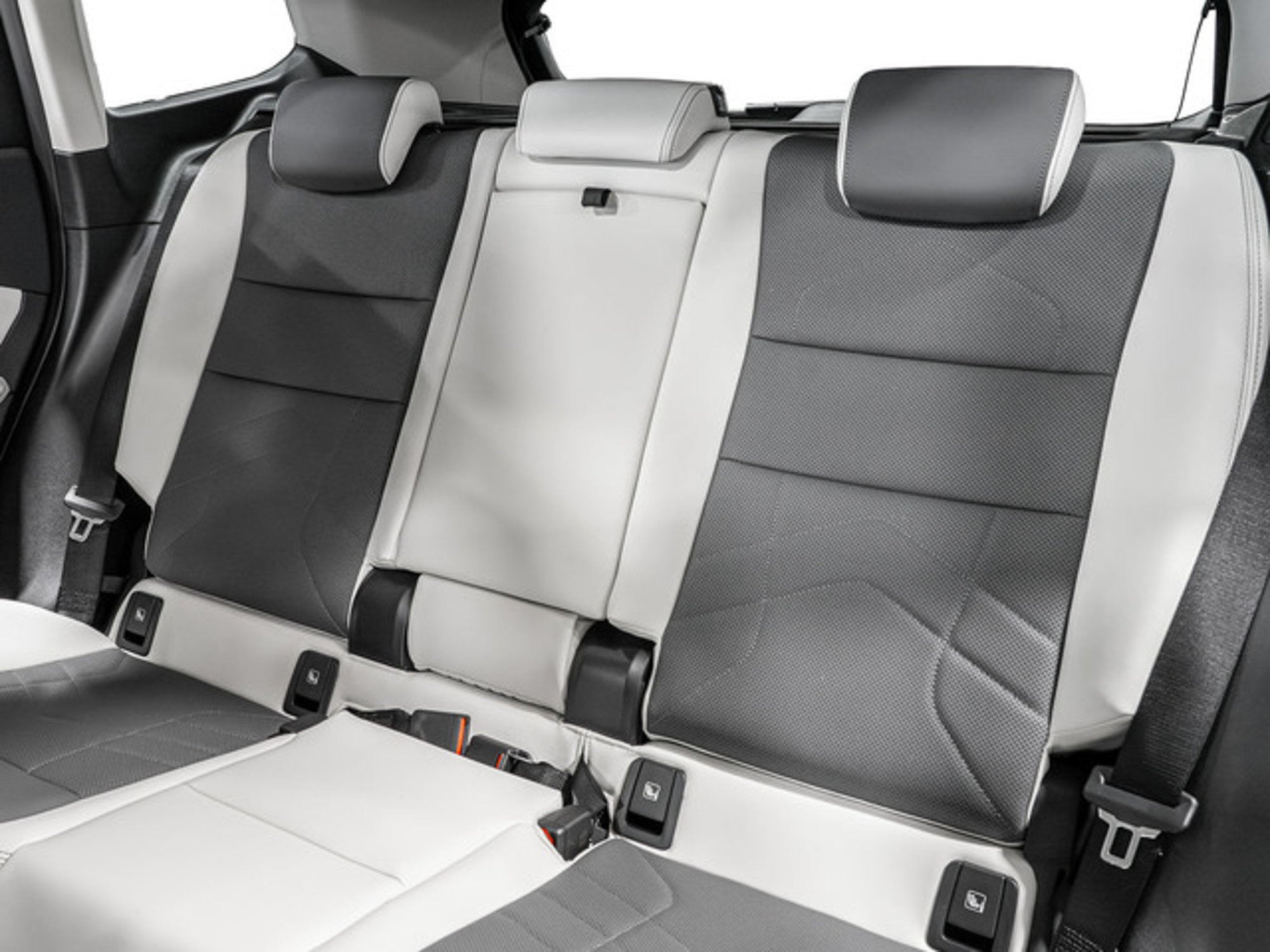 Renting BMW X1 xDrive25e 180 kW (245 CV) 4 17