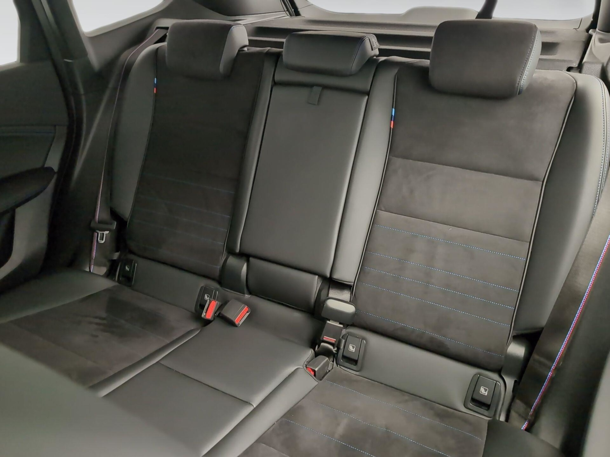 Renting BMW X1 xDrive30e 240 kW (326 CV) 3