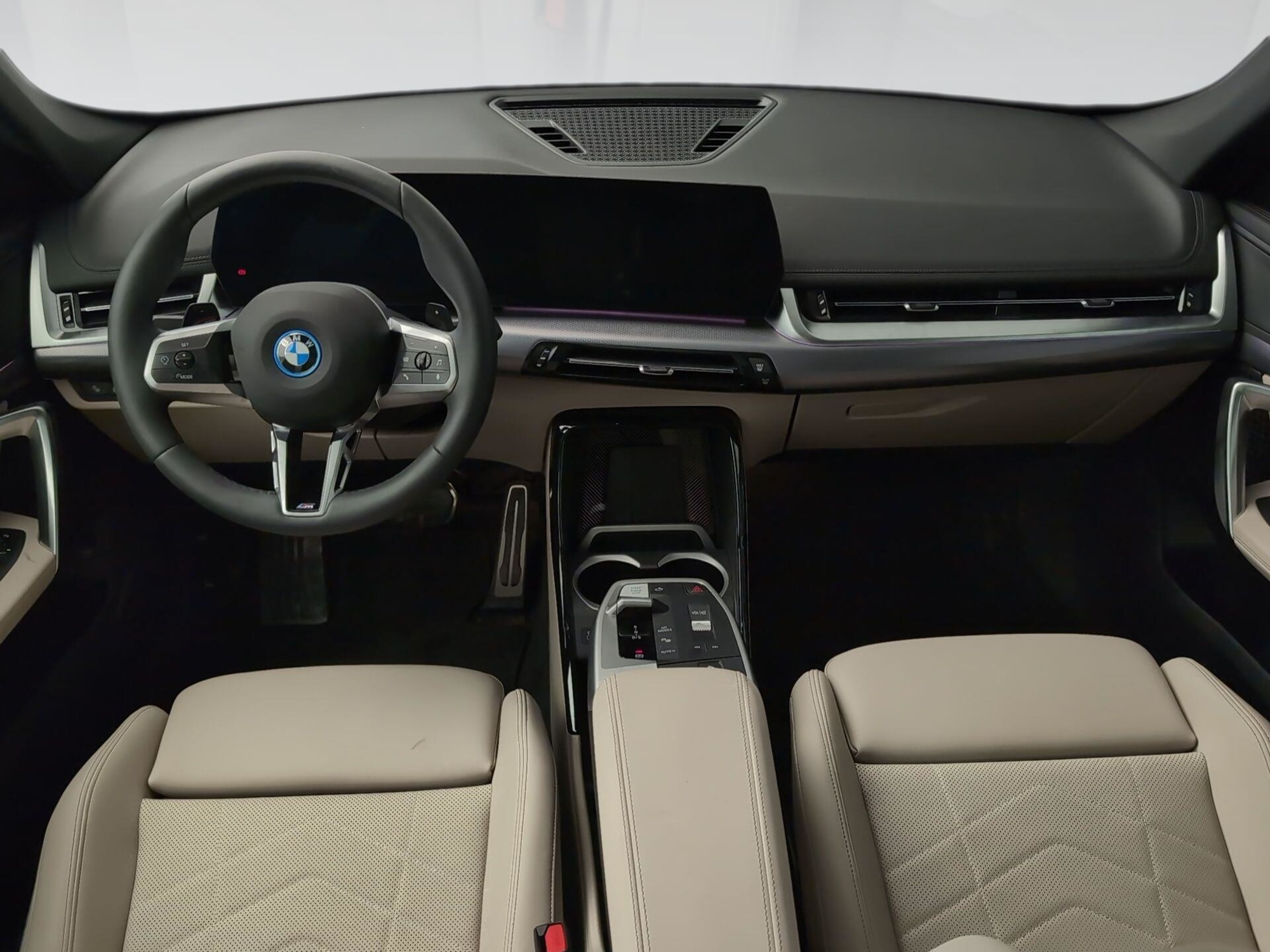 Renting BMW X1 xDrive30e 240 kW (326 CV) 3 1