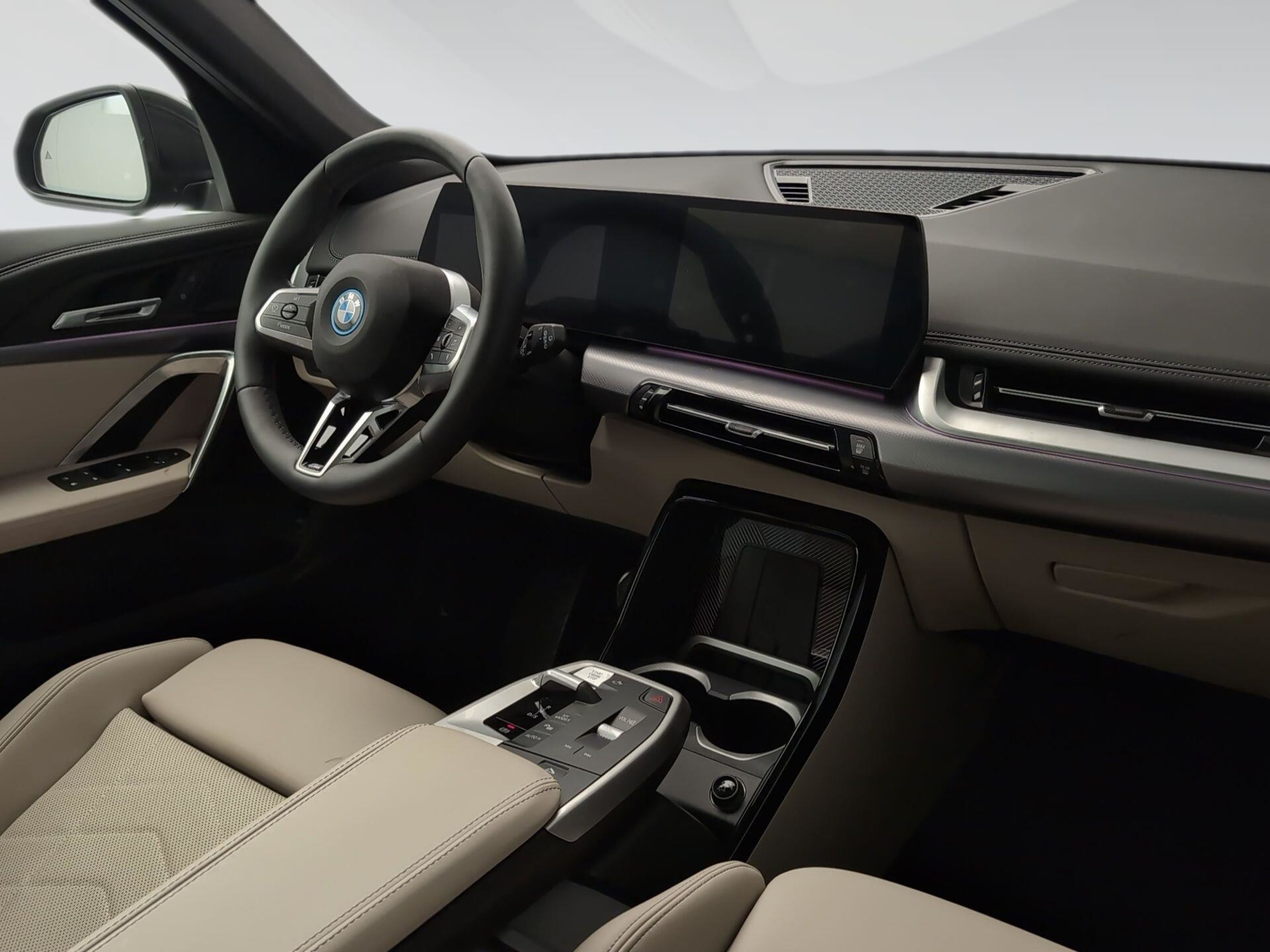 Renting BMW X1 xDrive30e 240 kW (326 CV) 3 1