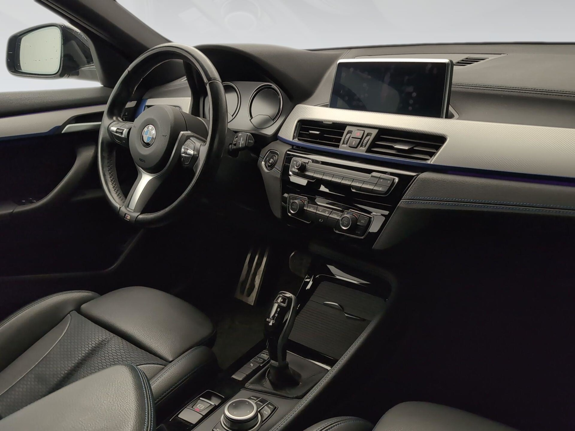 Renting BMW X2 sDrive18d 110 kW (150 CV) 9 9